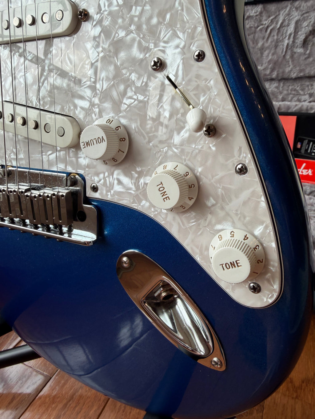 2022 Fender American Ultra Stratocaster Maple Fretboard - Cobra Blue