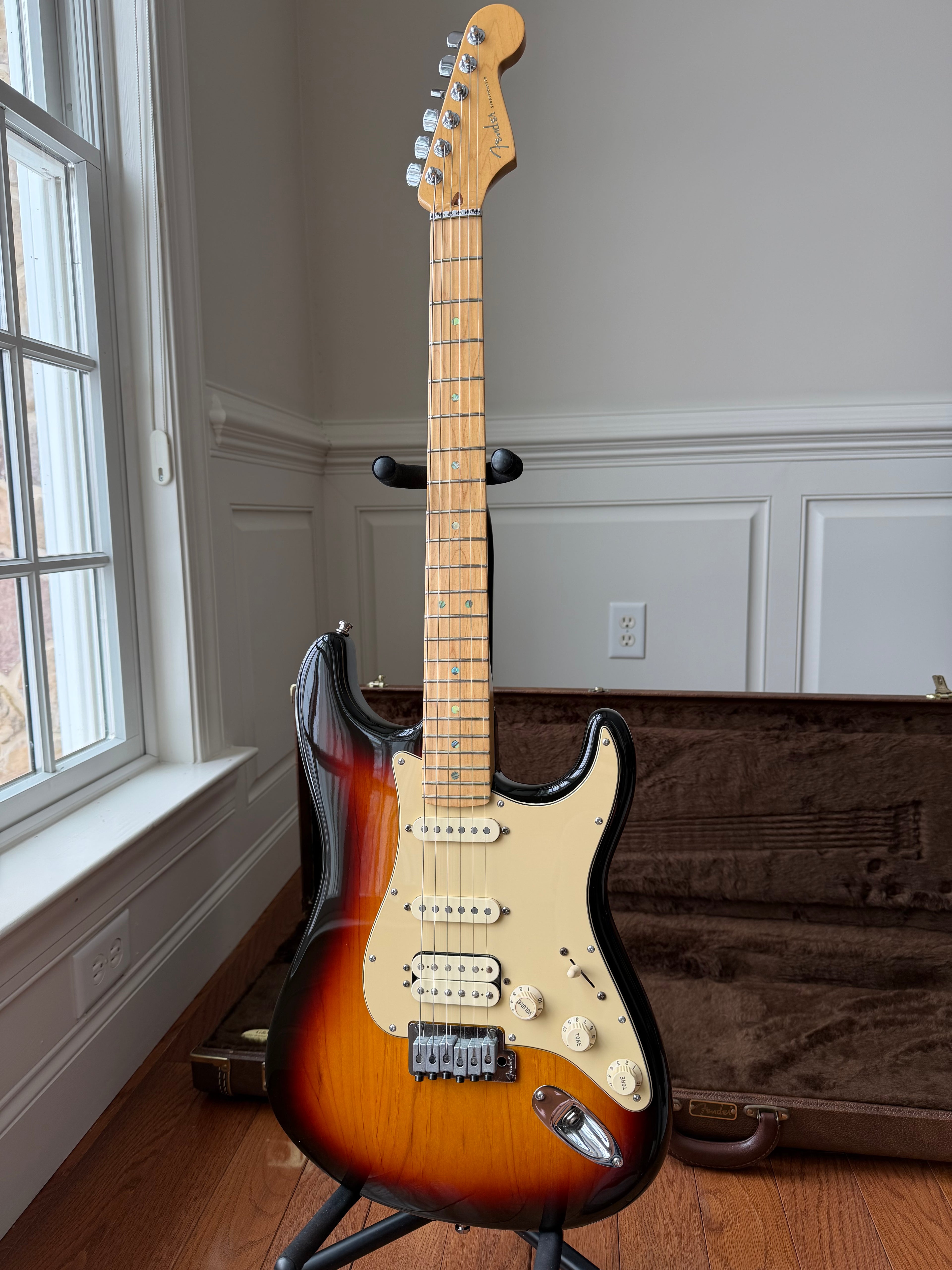 2005 Fender American Deluxe Stratocaster HSS - Sunburst - Image 3
