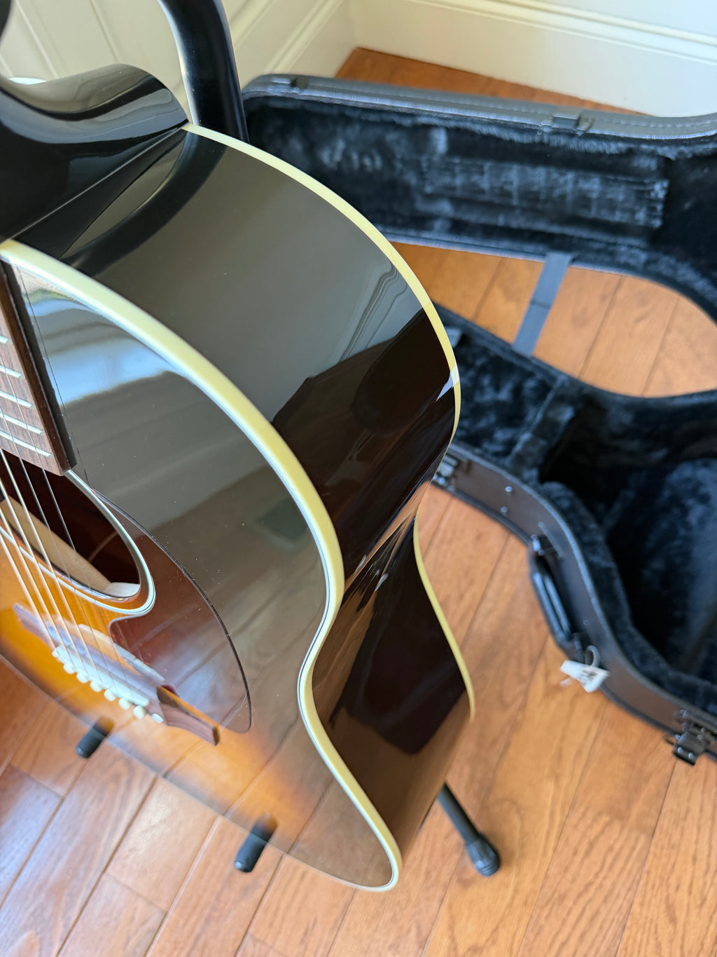2025 Gibson J-45 Standard - Vintage Sunburst