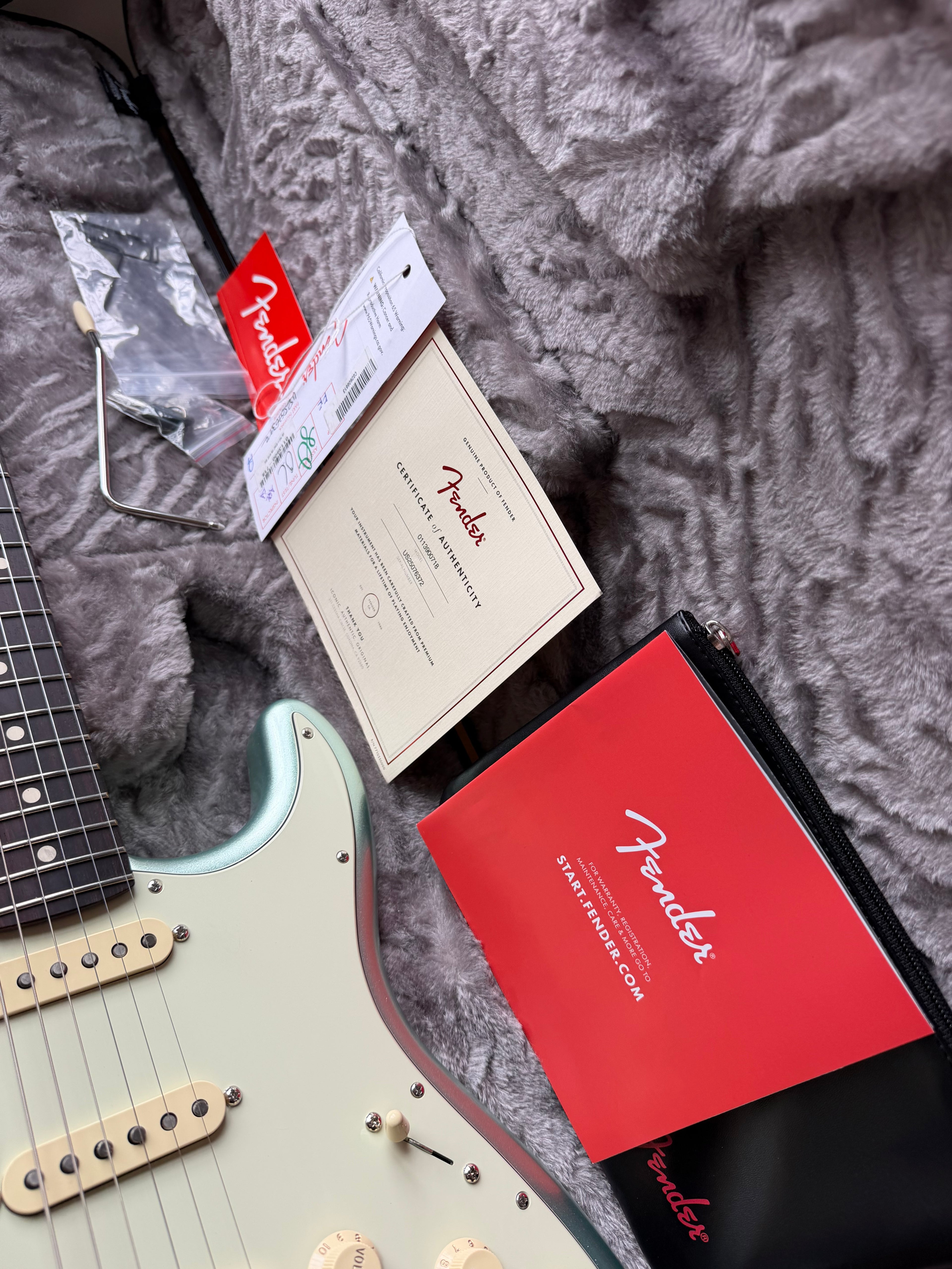 2025 Fender American Professional II Stratocaster Rosewood Fretboard - Mystic Surf Green