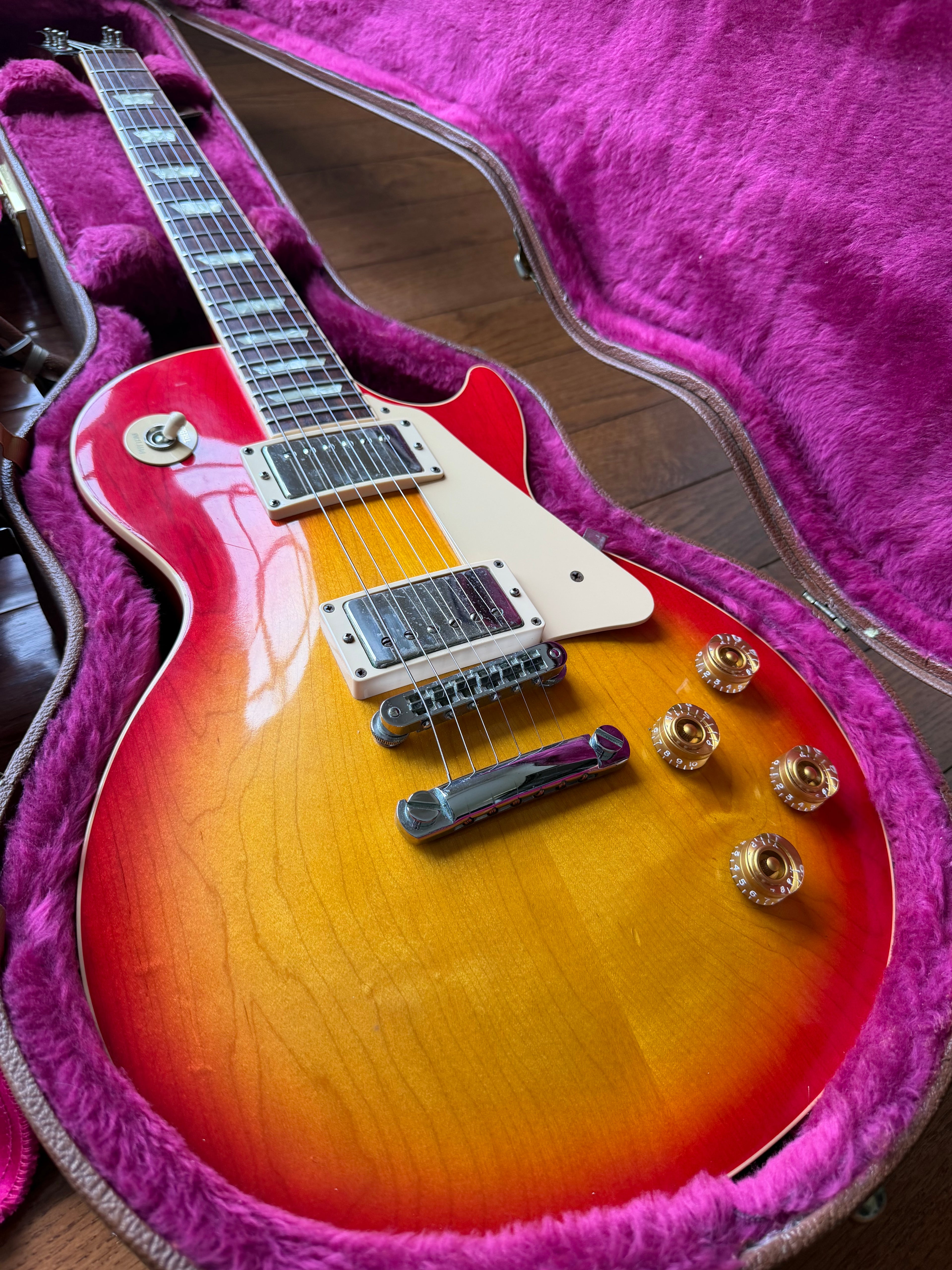 1993 Gibson Les Paul Standard - Heritage Cherry Sunburst - Image 1