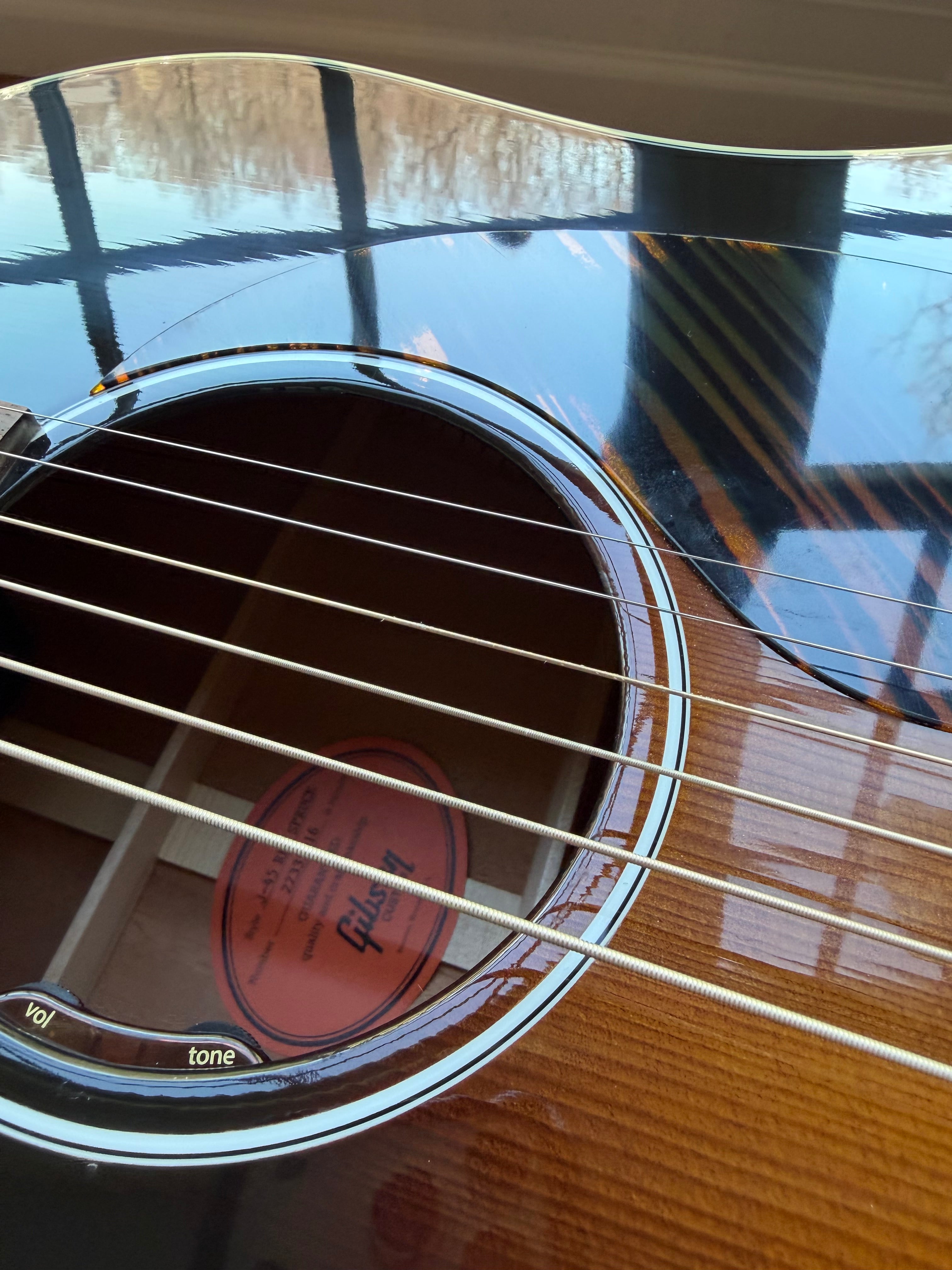 2025 Gibson Custom Shop M2M Thermally Aged Adirondack Red Spruce Top