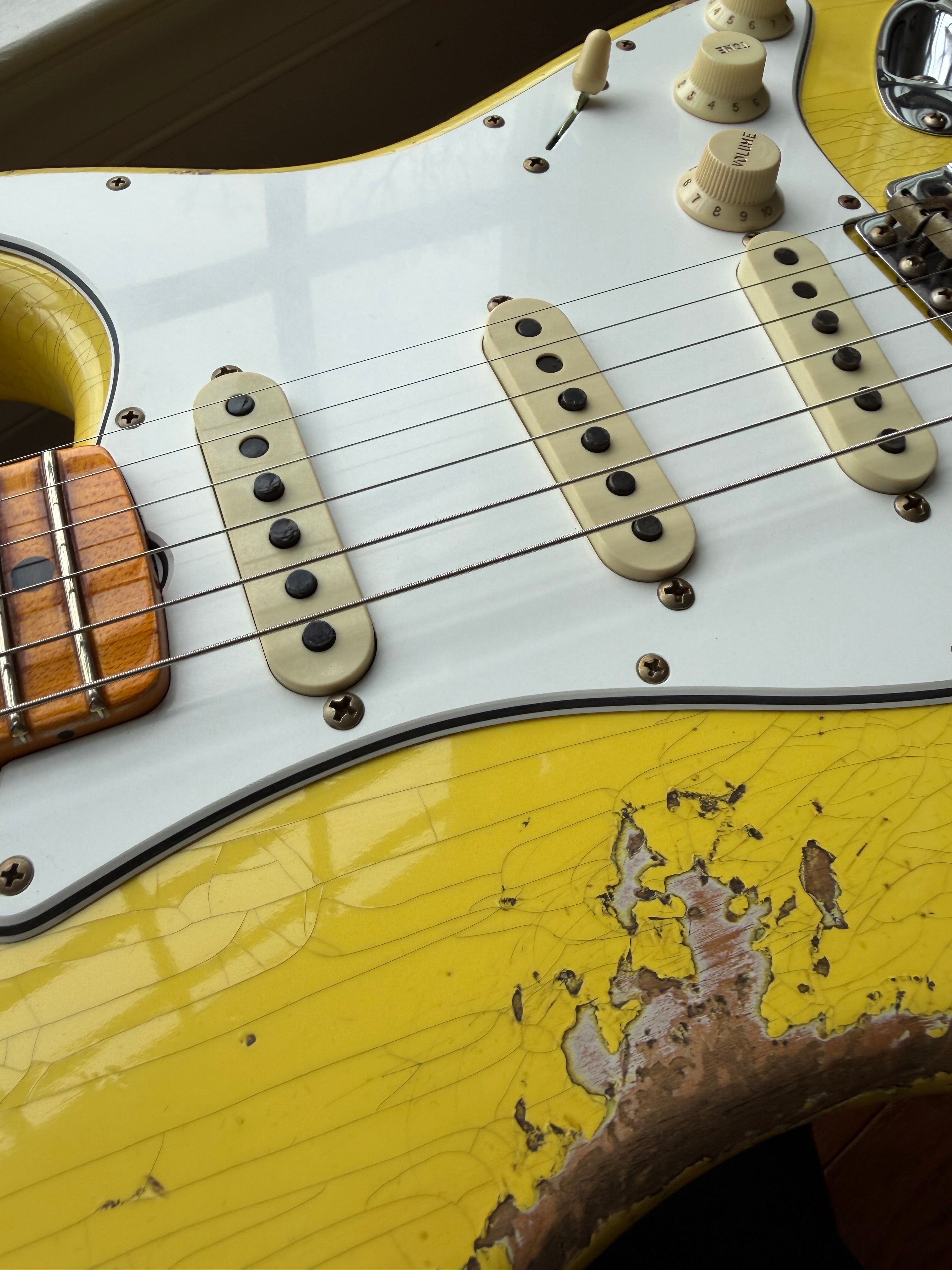 2026 Fender Custom Shop ‘69 Stratocaster SR25 Heavy Relic Matching Reverse Headstock - Aged Canary Yellow
