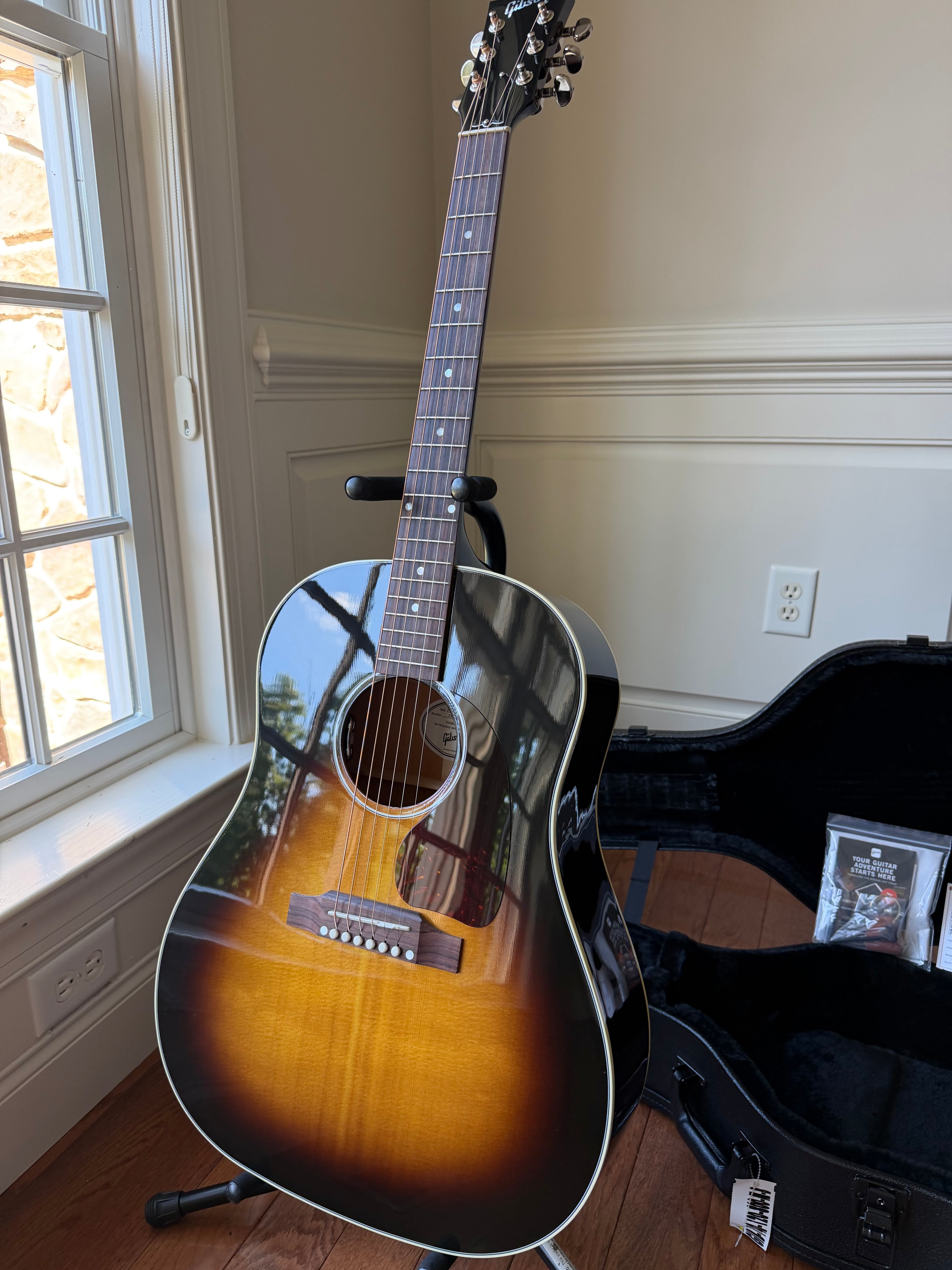 2025 Gibson J-45 Standard - Vintage Sunburst