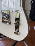 2025 K-Line Truxton - Blonde White