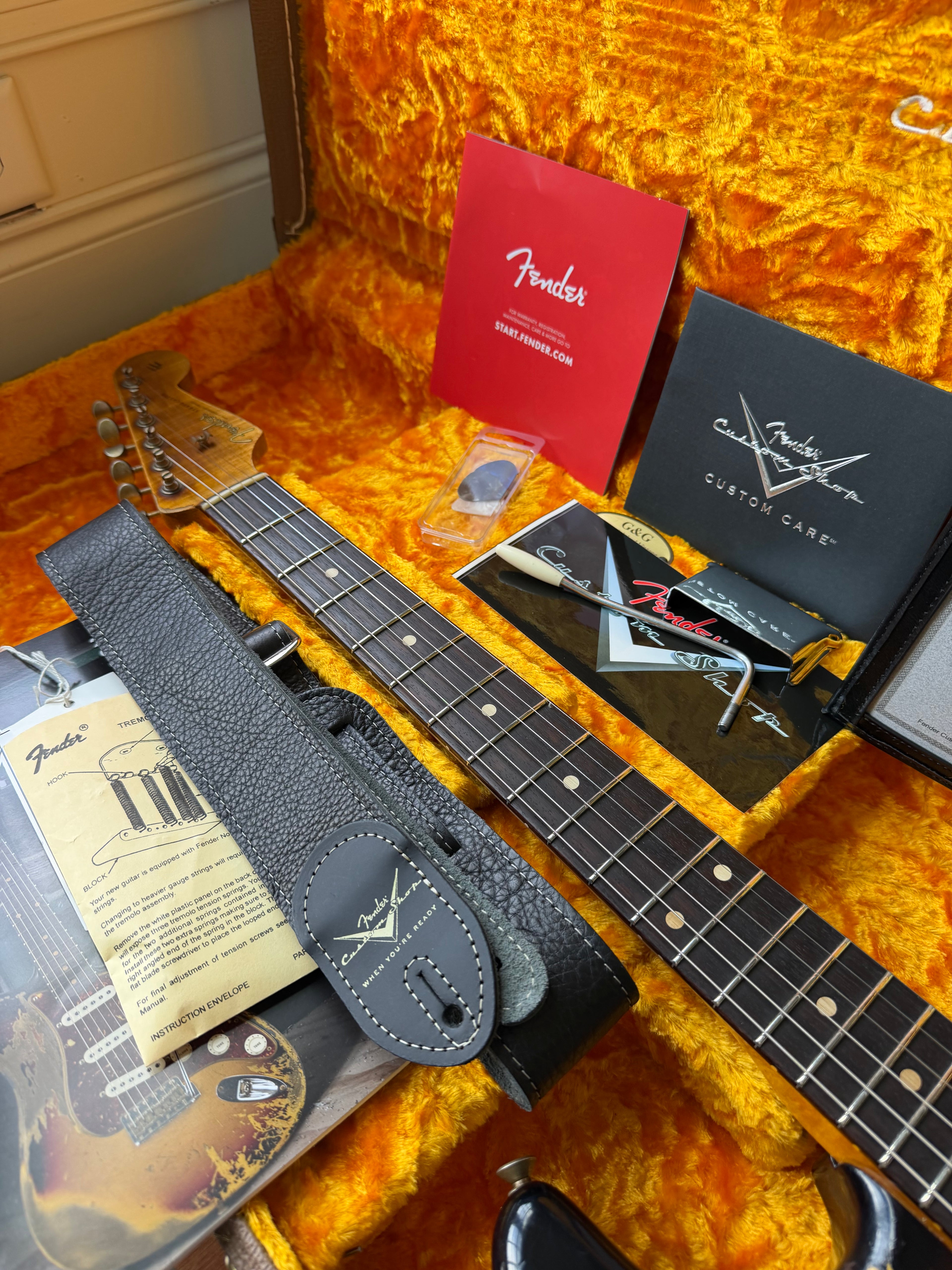 2022 Fender Custom Shop ‘60 Stratocaster Heavy Relic Limited Edition - 3 Color Sunburst