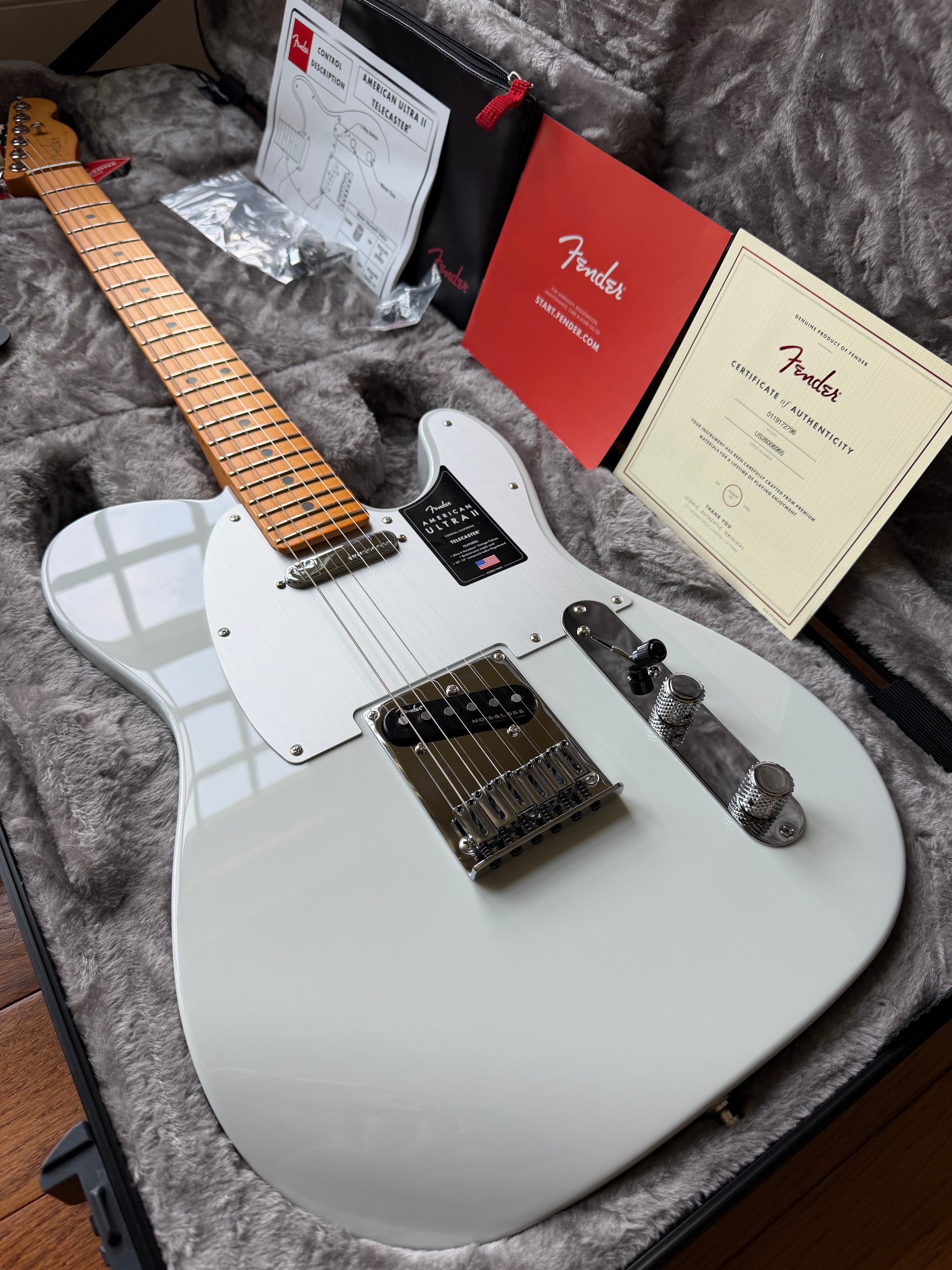 2026 Fender American Ultra II Telecaster Maple - Avalanche White