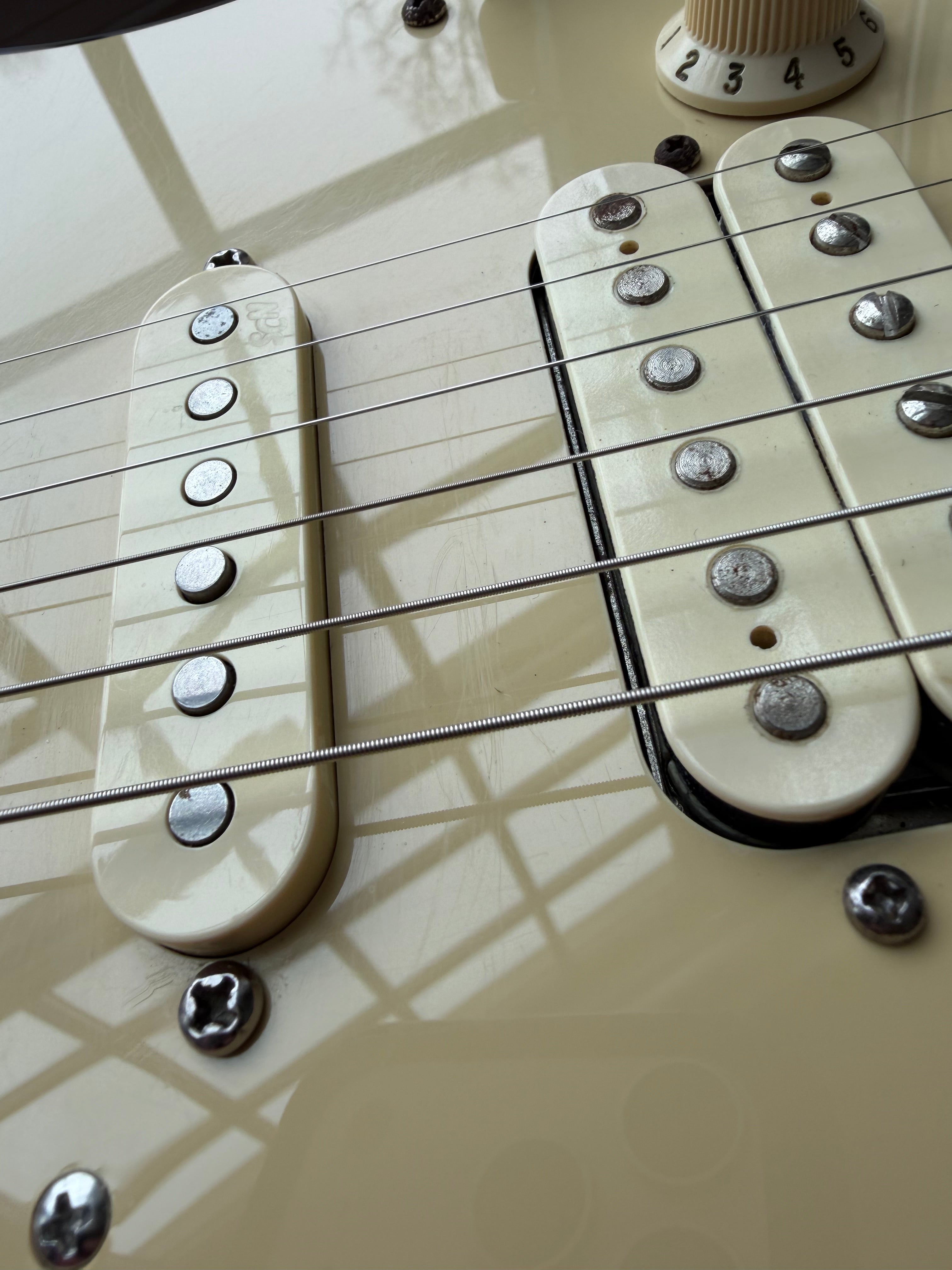 2005 Fender American Deluxe Stratocaster HSS - Sunburst - Image 14
