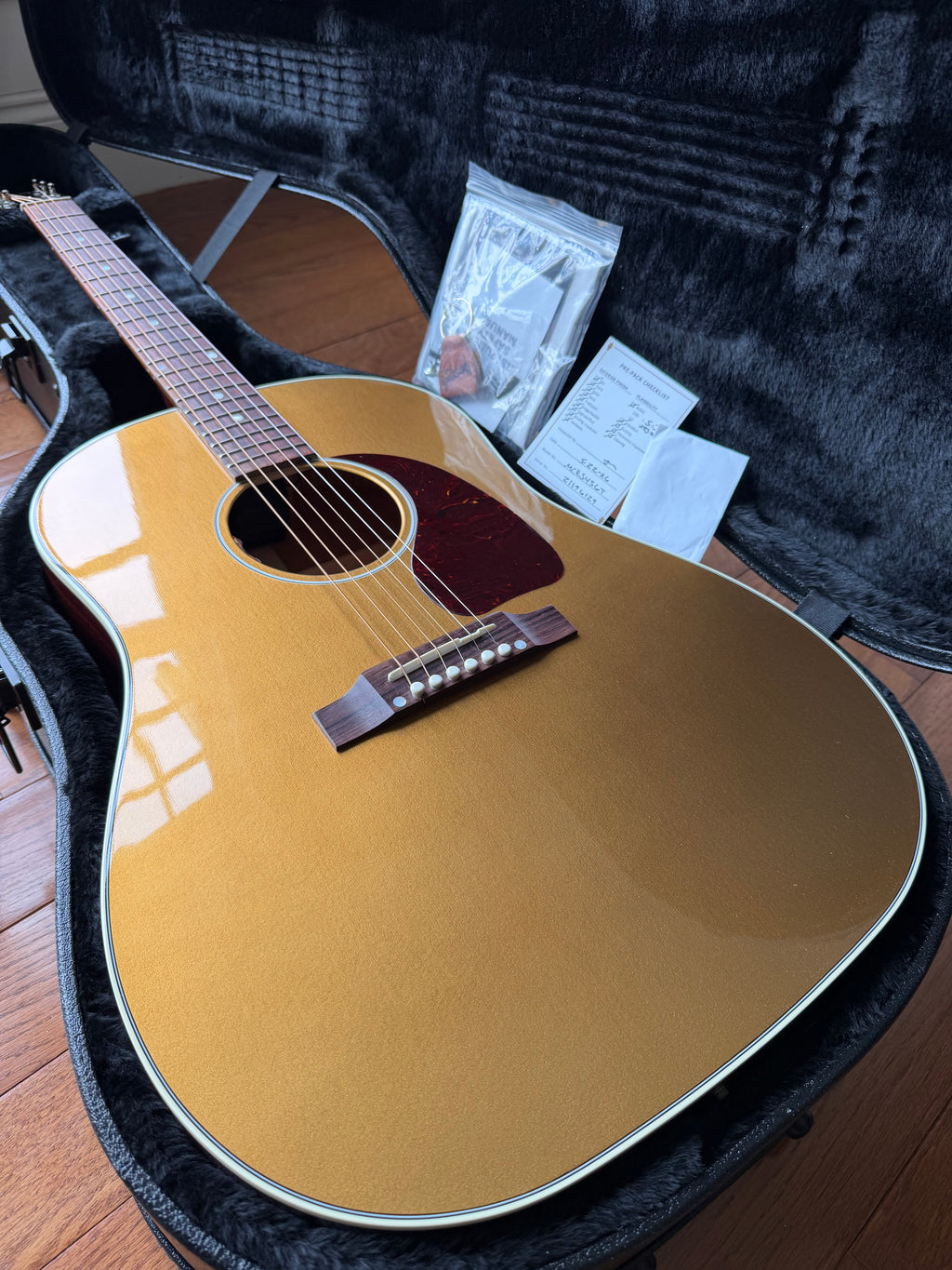 2026 Gibson J-45 Standard - Gold Top