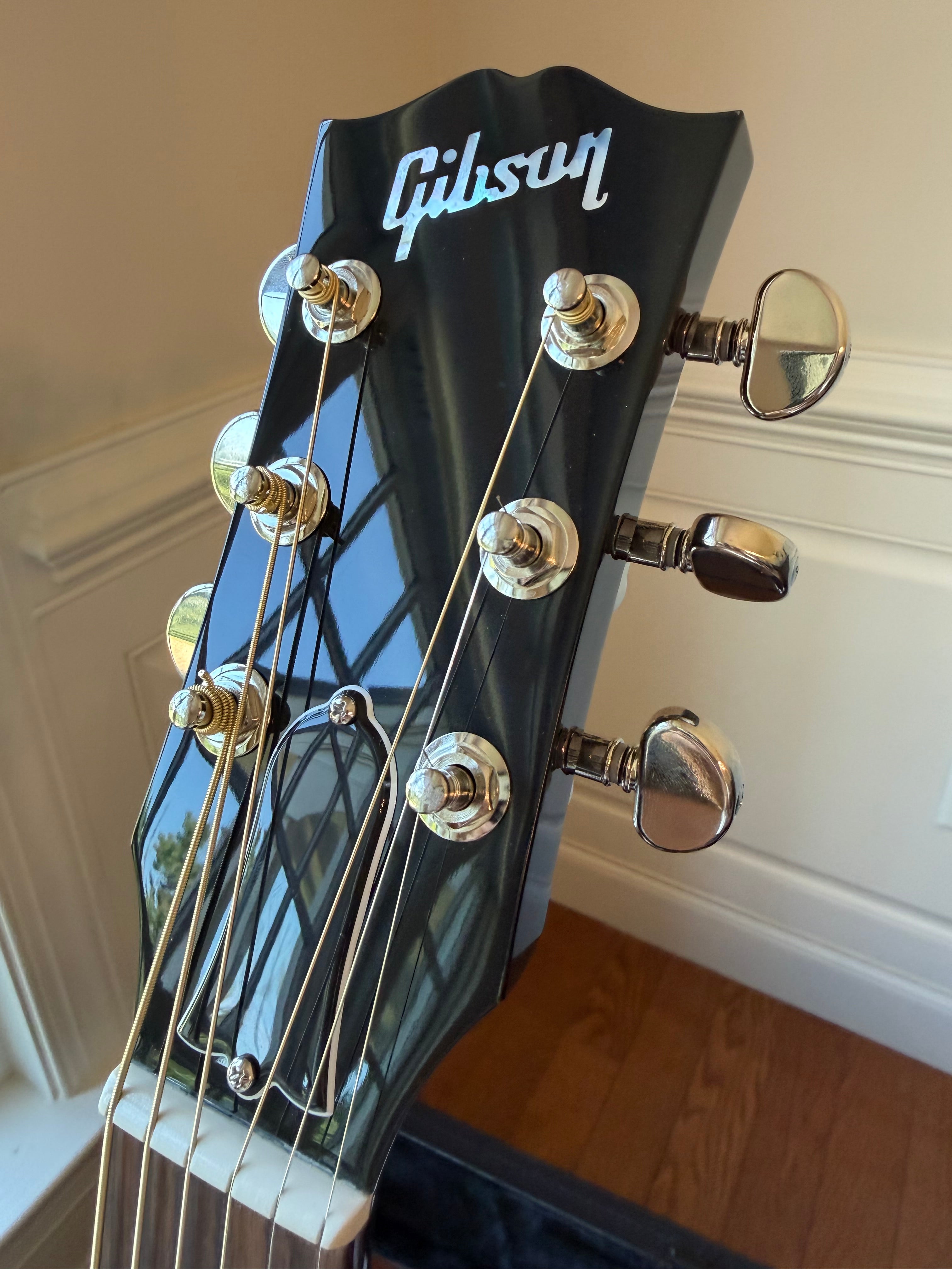 2025 Gibson J-45 Standard - Vintage Sunburst