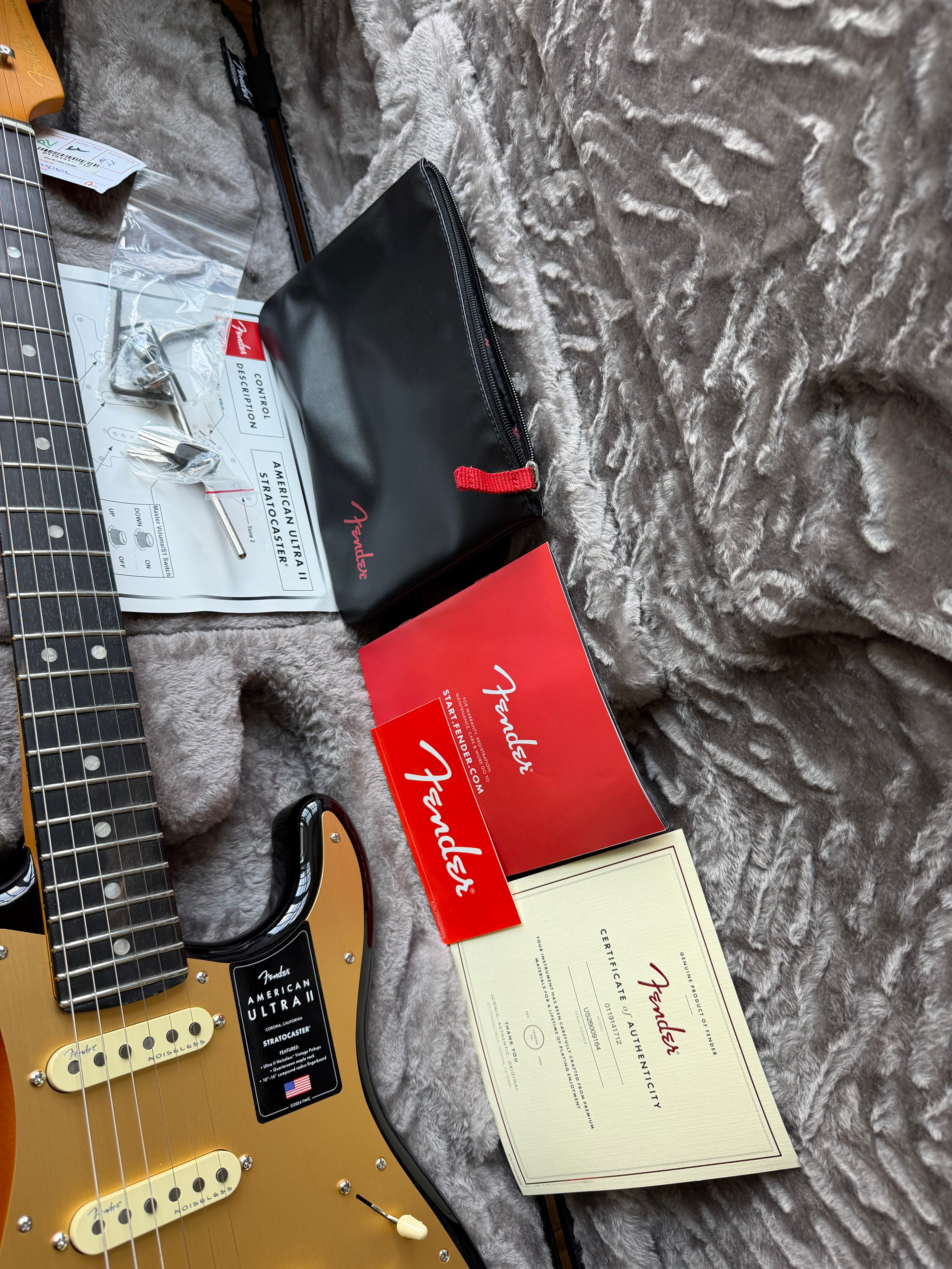 2026 Fender American Ultra II Stratocaster Ebony Fretboard - Ultraburst