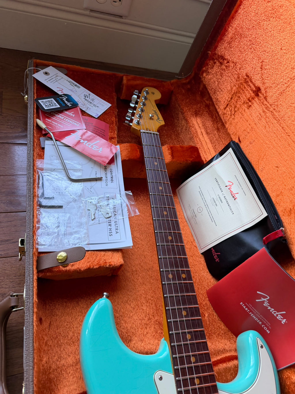 2025 Fender American Ultra Luxe Stratocaster Vintage 60s HSS - Sea Foam Green