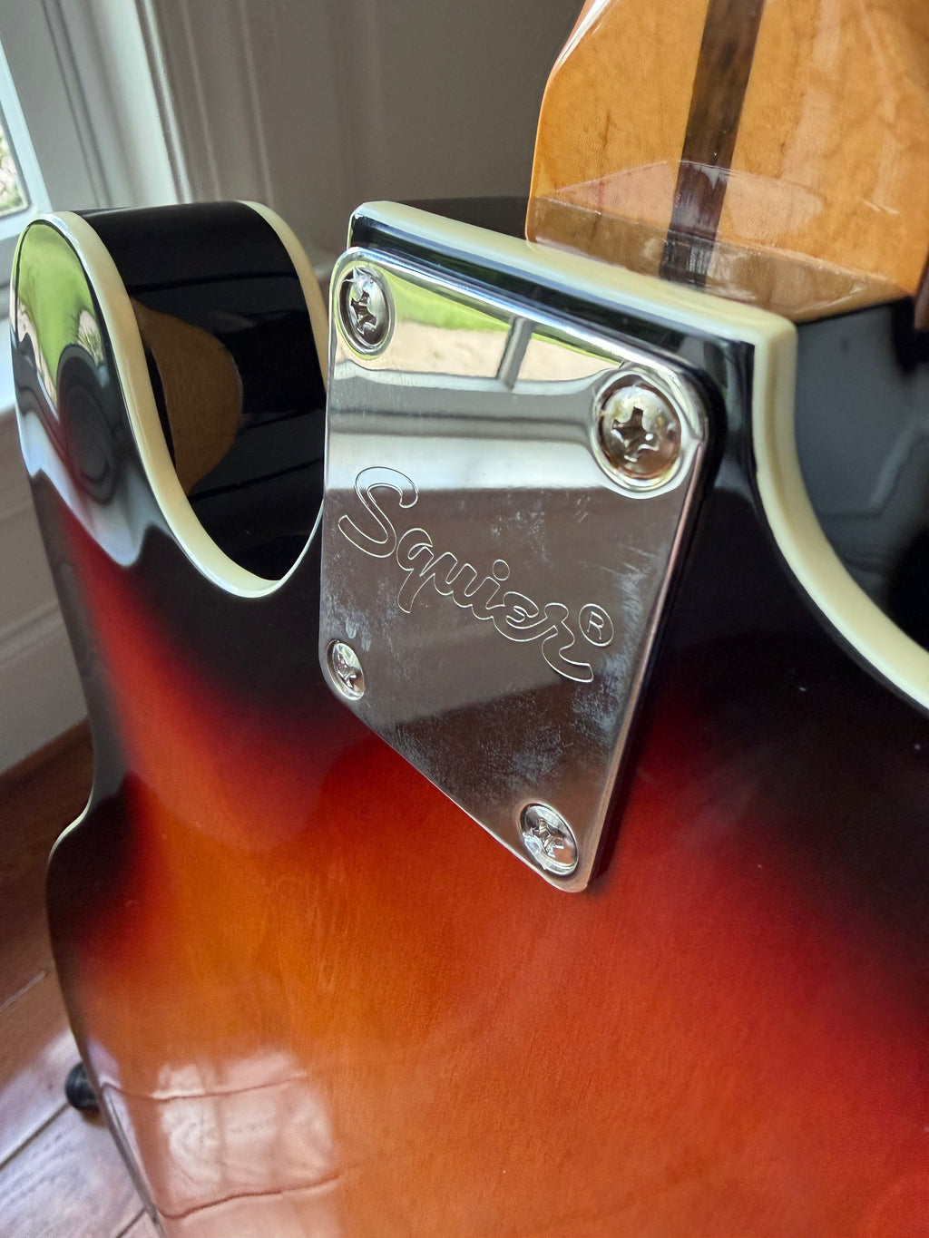 Squier Classic Vibe Starcaster - 3-Tone Sunburst