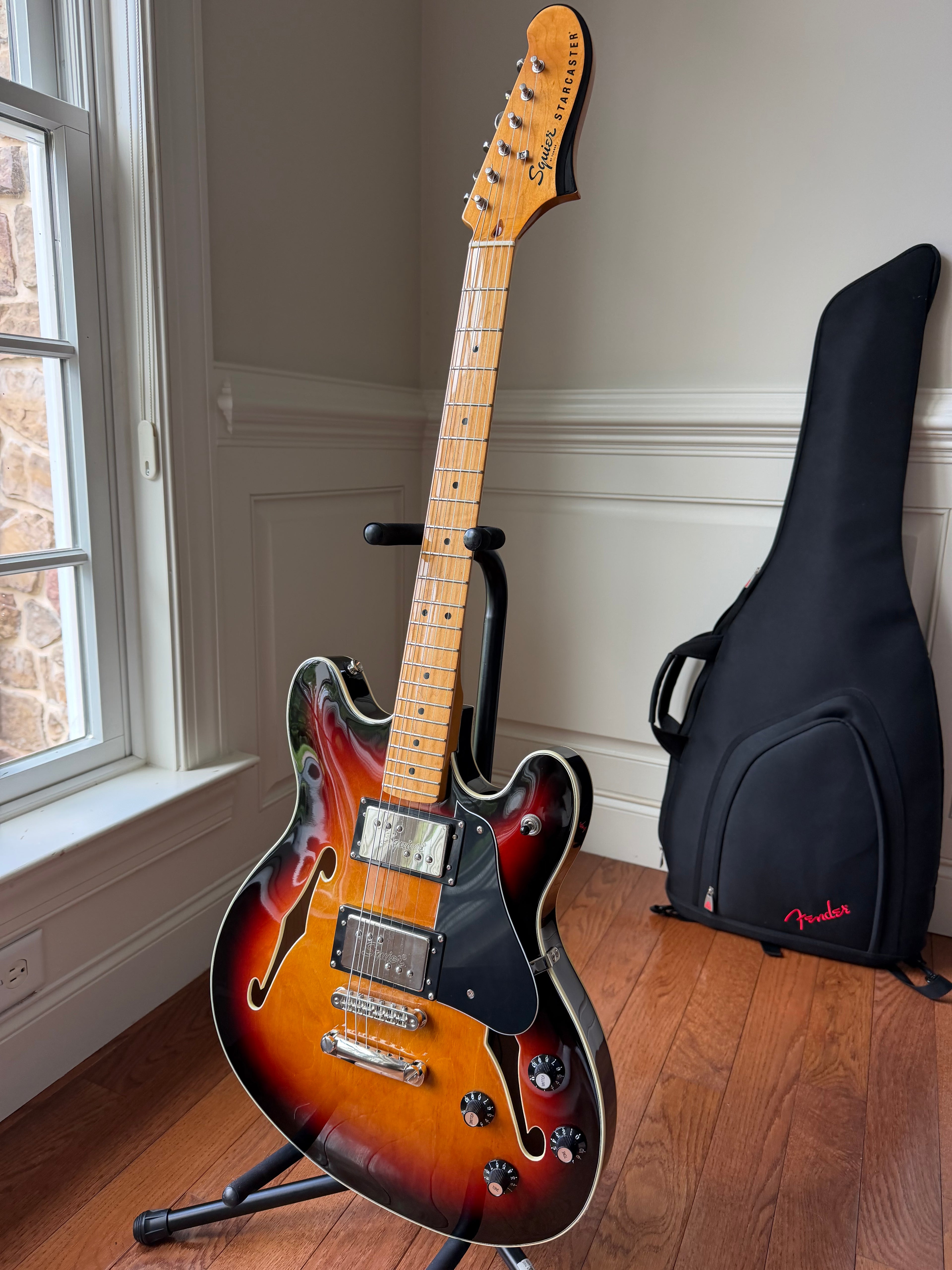 Squier Classic Vibe Starcaster - 3-Tone Sunburst
