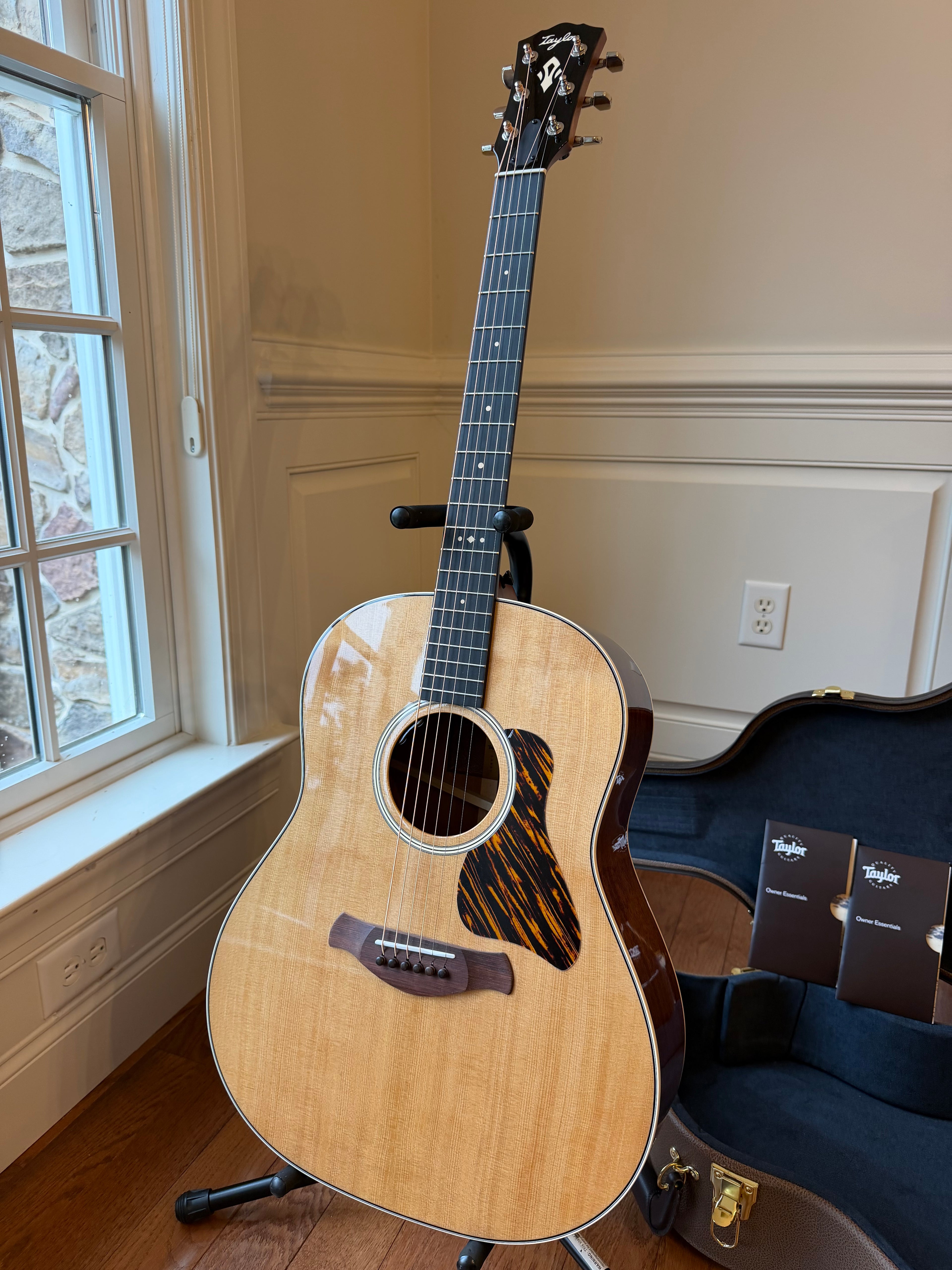 2025 Taylor 517e Gold Label Acoustic Electric Guitar