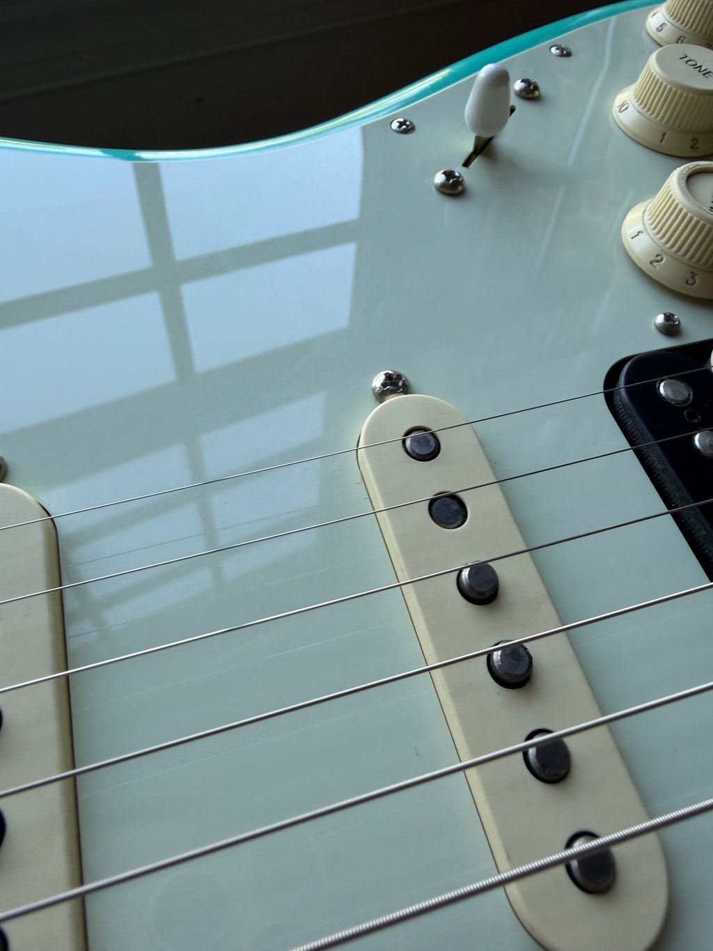 2025 Fender American Ultra Luxe Stratocaster Vintage 60s HSS - Sea Foam Green