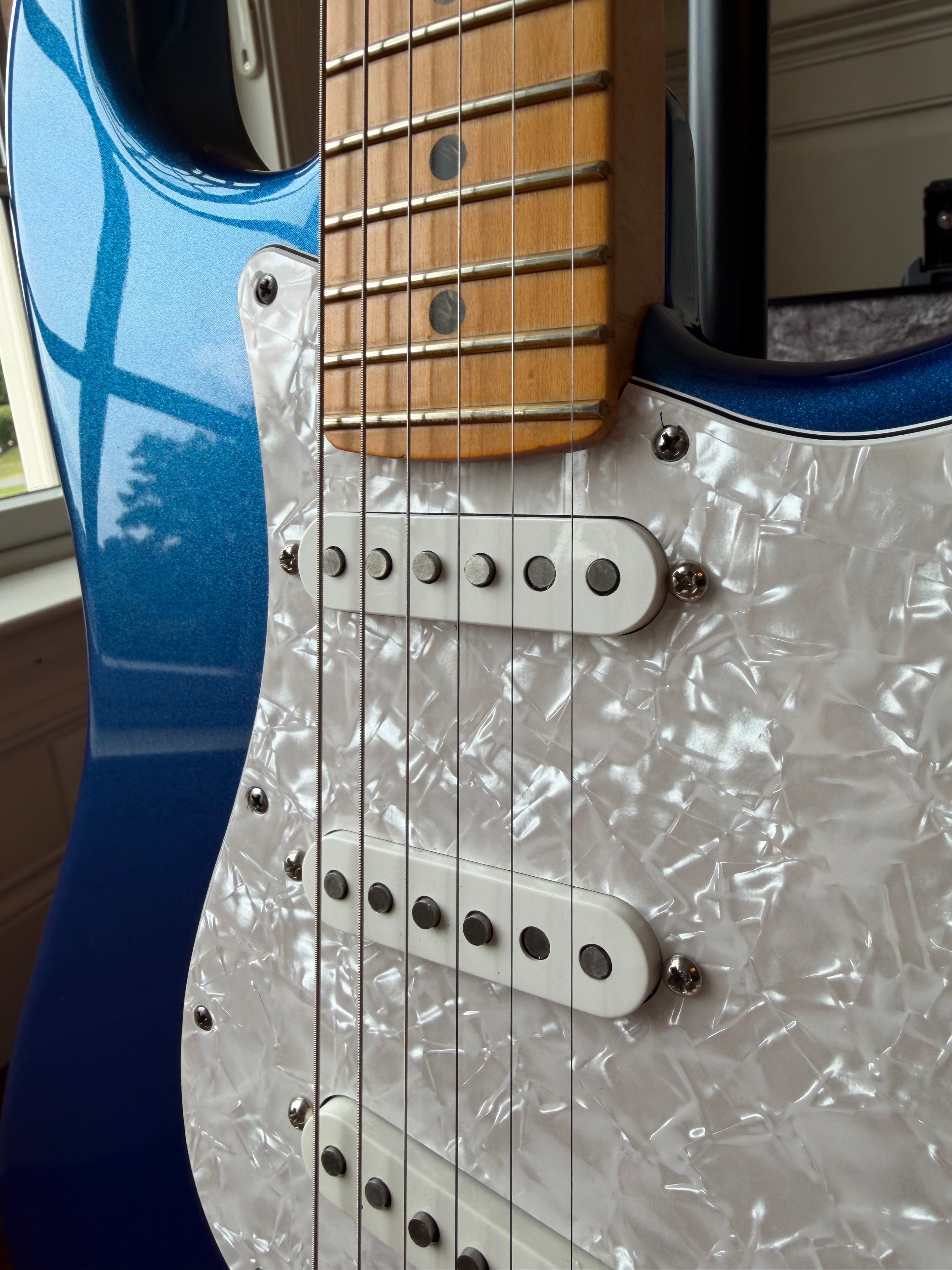 2022 Fender American Ultra Stratocaster Maple Fretboard - Cobra Blue