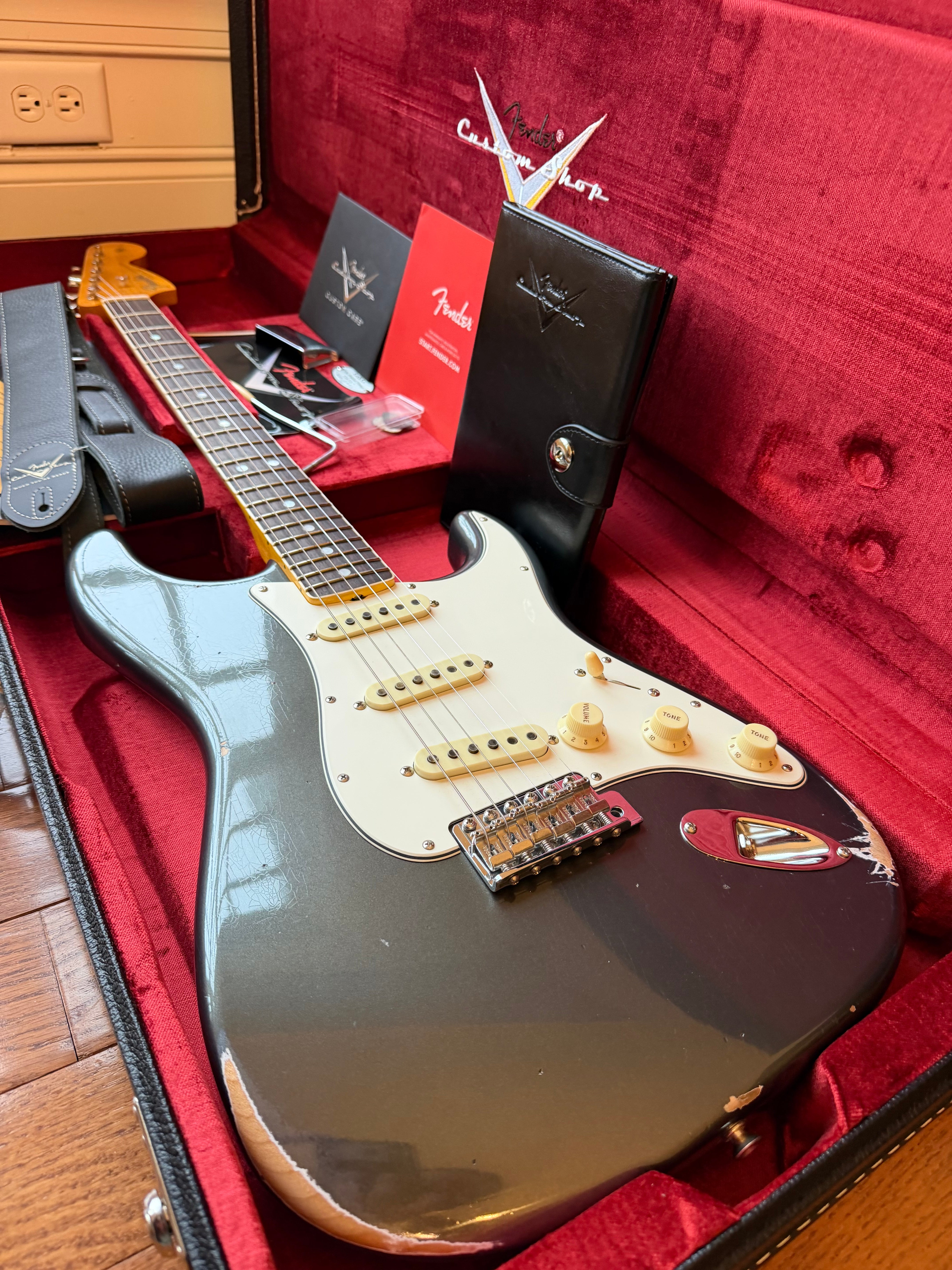 2025 Fender Custom Shop ‘67 Stratocaster Relic Neck Binding - Charcoal Frost Metallic