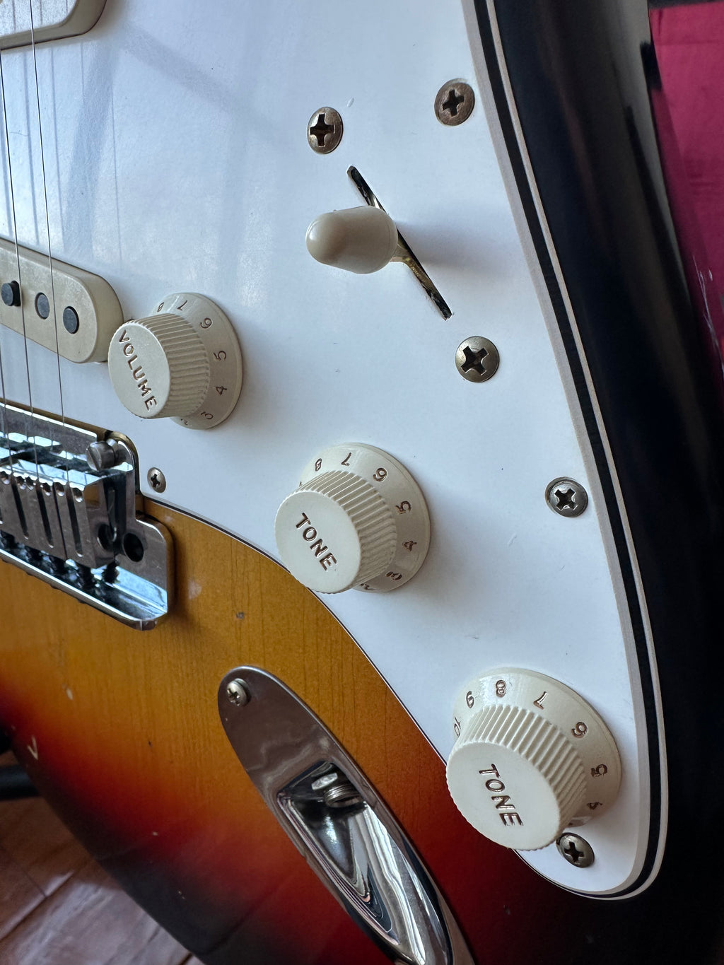2025 Fender Custom Shop Stratocaster Pro W25 Relic - 3 Color Sunburst - Image 6