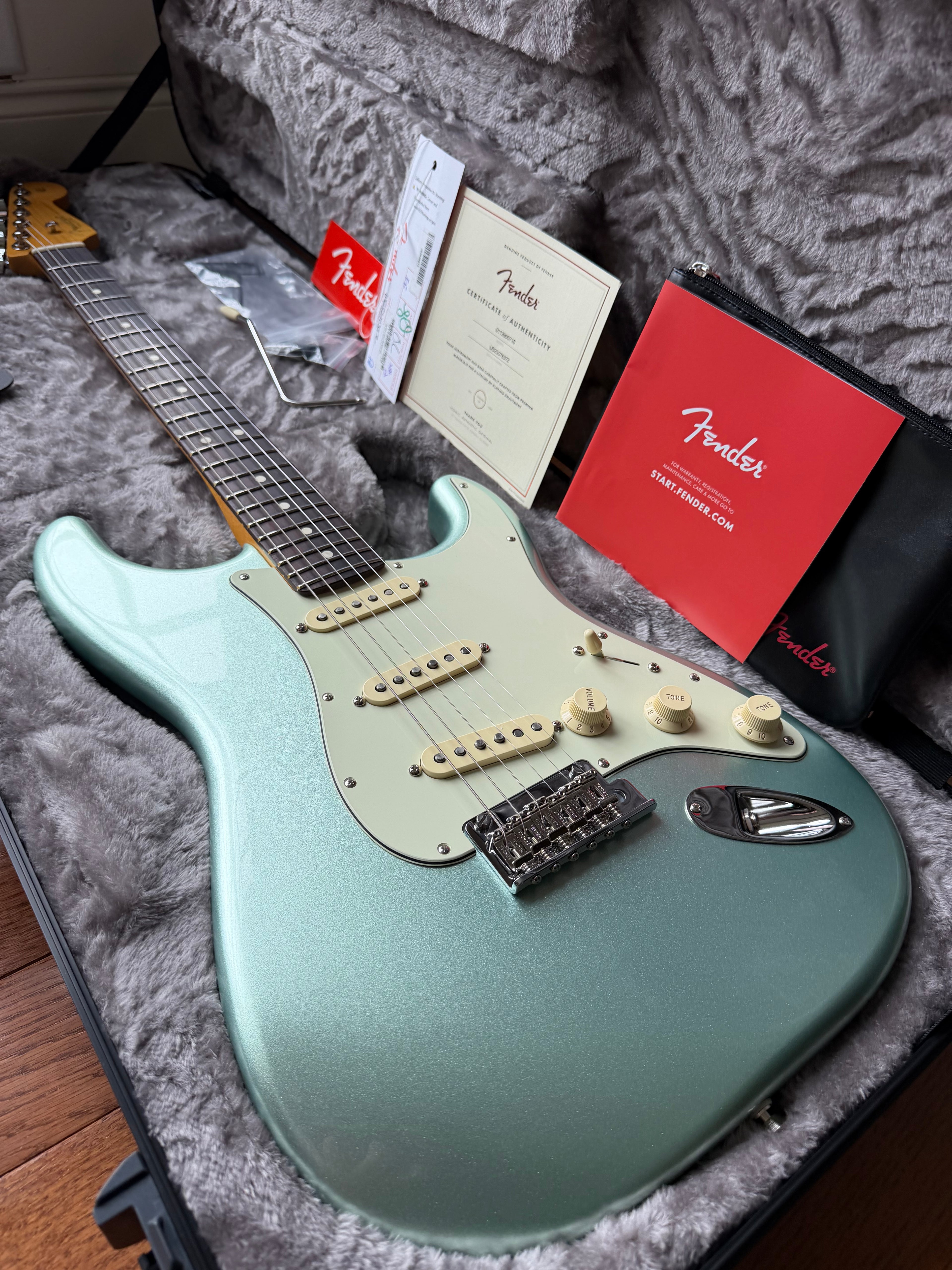 2025 Fender American Professional II Stratocaster Rosewood Fretboard - Mystic Surf Green