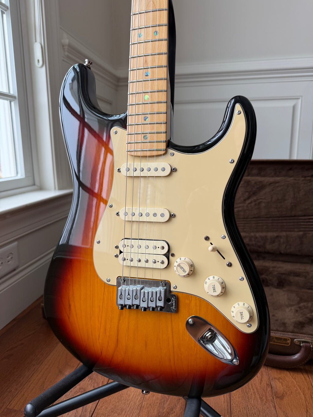 2005 Fender American Deluxe Stratocaster HSS - Sunburst - Image 2