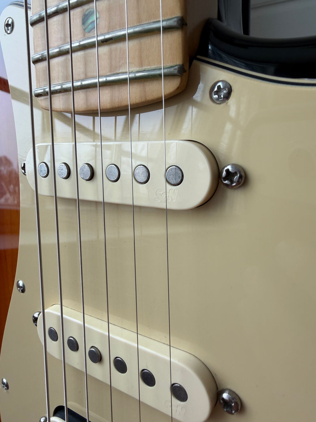 2005 Fender American Deluxe Stratocaster HSS - Sunburst - Image 4