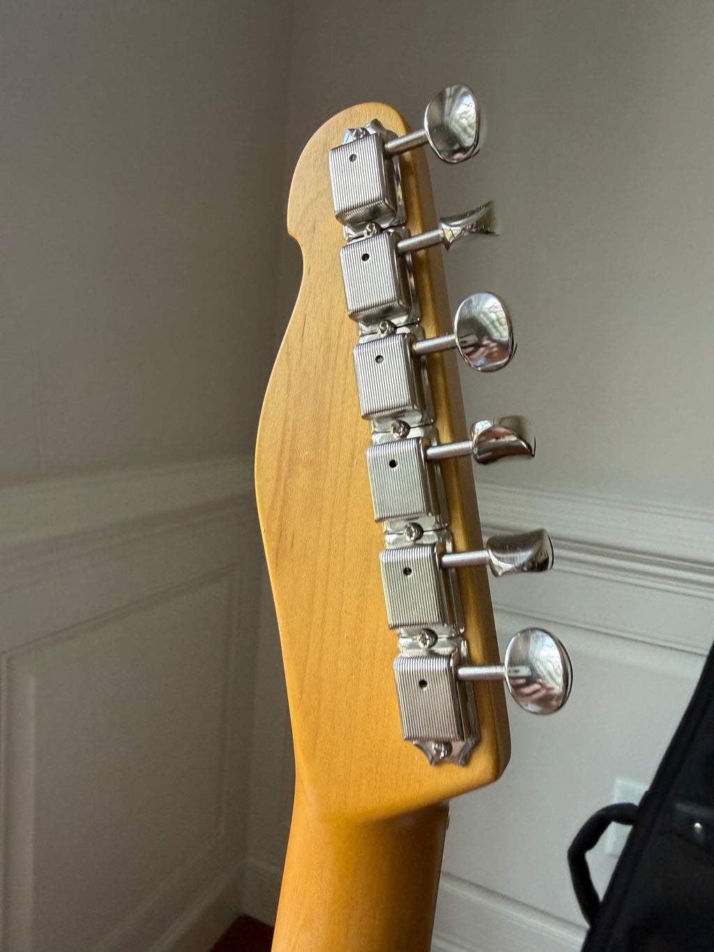 2025 K-Line Truxton - Blonde White