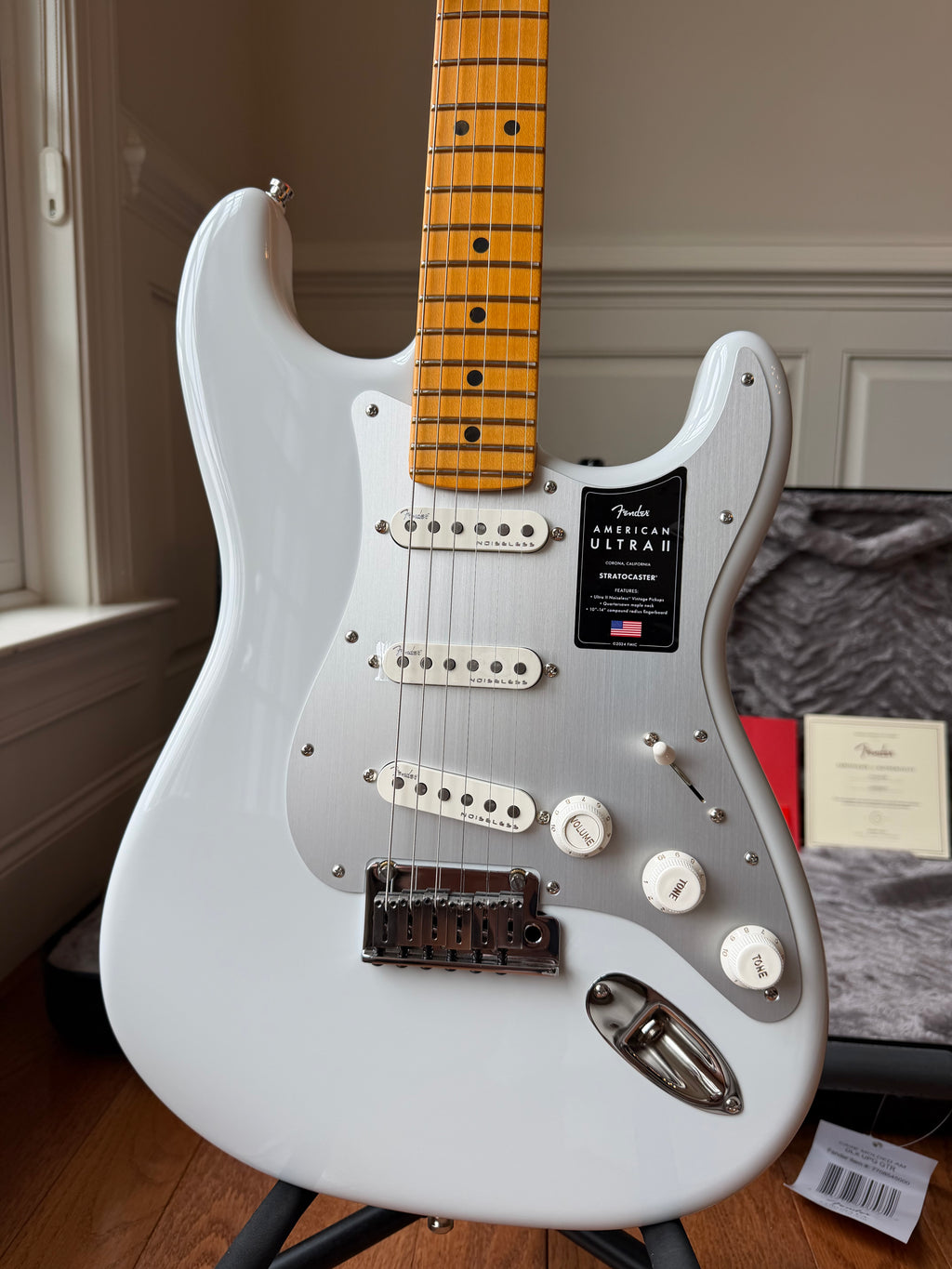2026 Fender American Ultra II Stratocaster Maple - Avalanche White