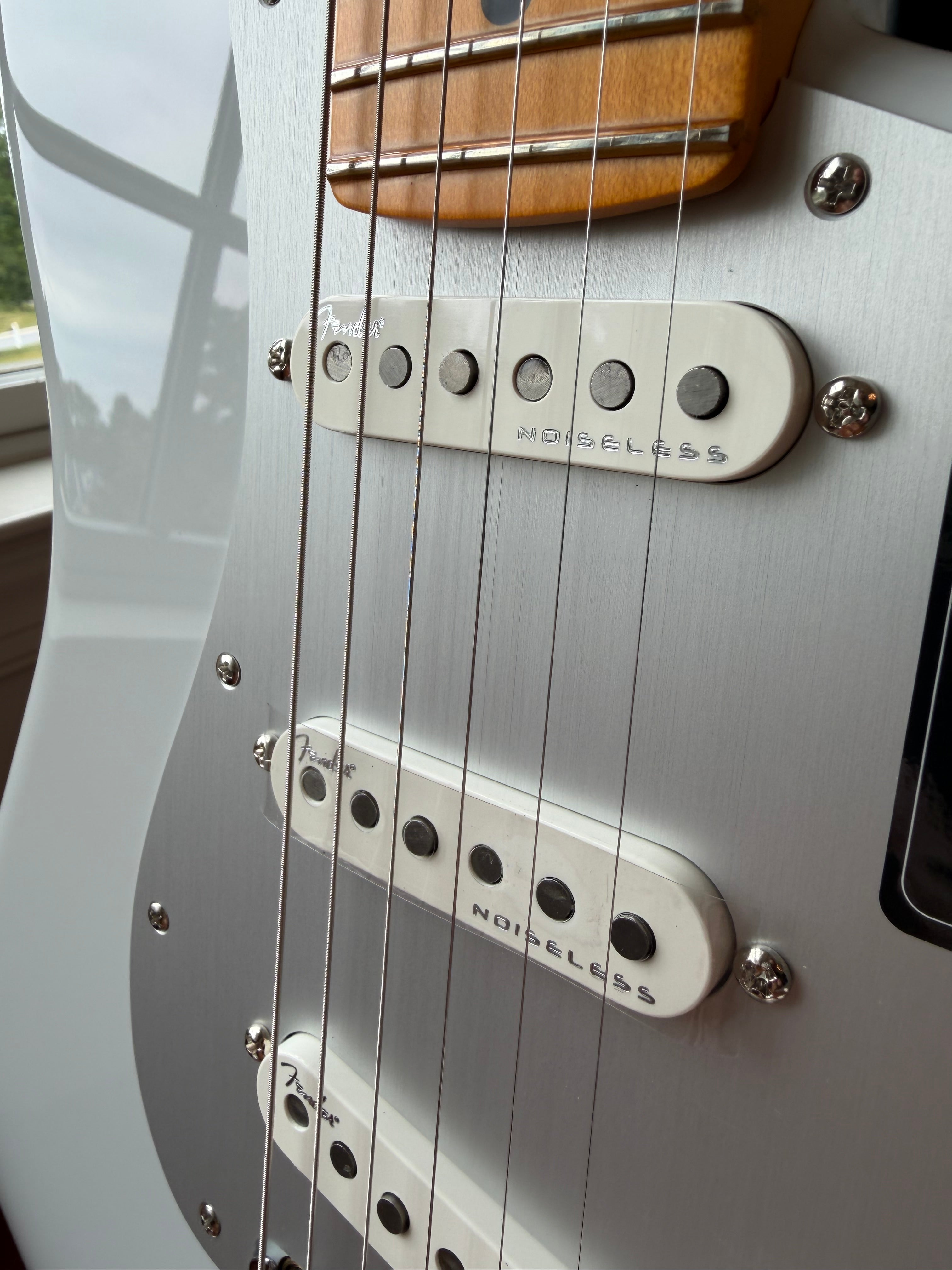 2026 Fender American Ultra II Stratocaster Maple - Avalanche White