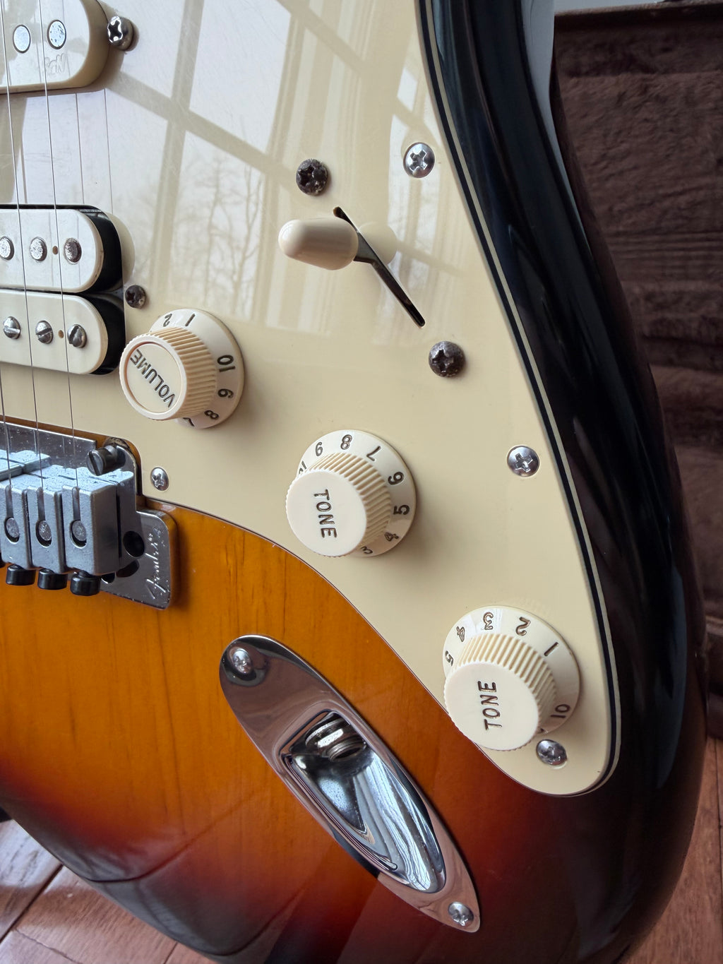 2005 Fender American Deluxe Stratocaster HSS - Sunburst - Image 6