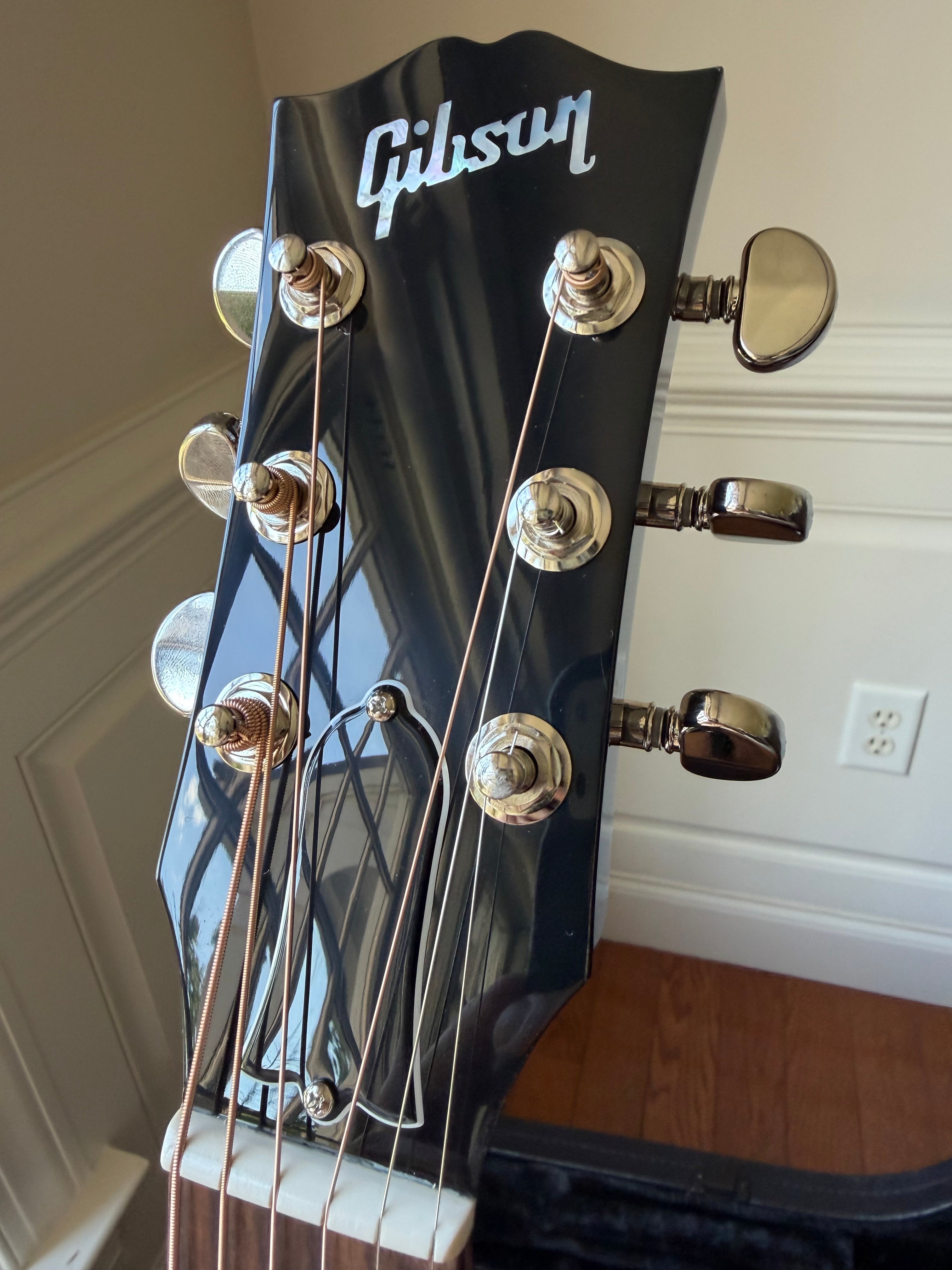 2025 Gibson J-45 Standard - Vintage Sunburst