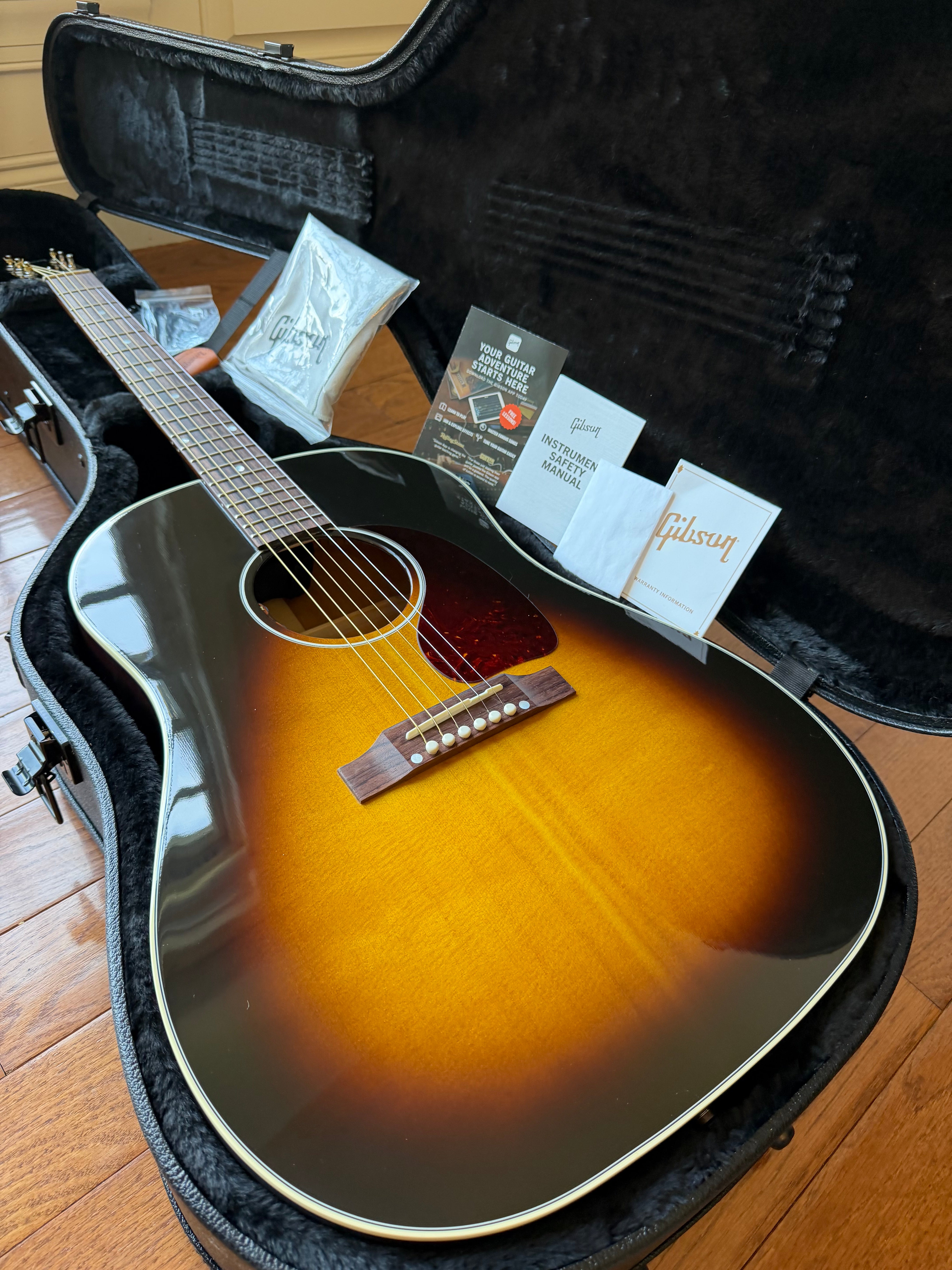 2025 Gibson J-45 Standard - Vintage Sunburst