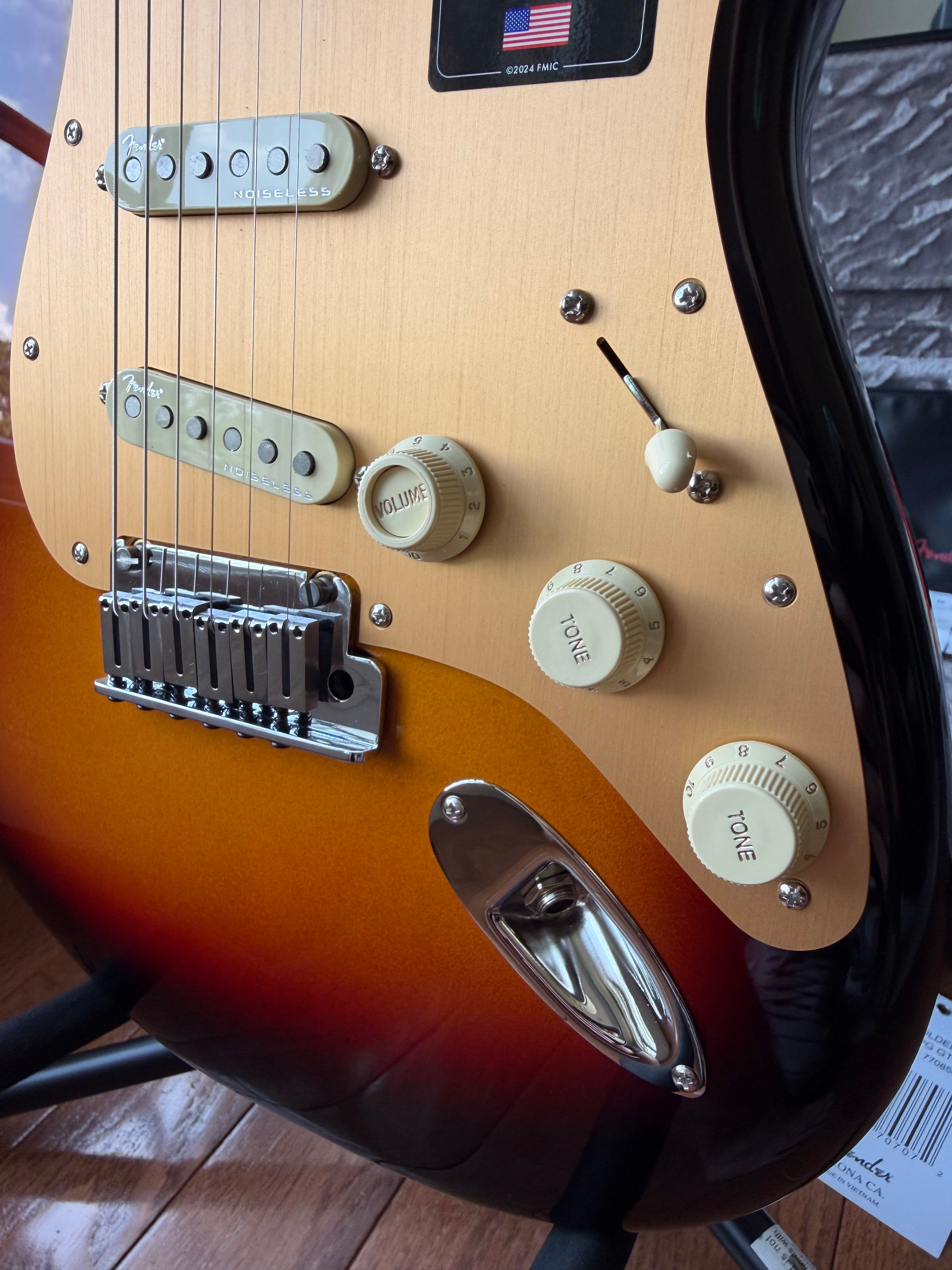 2026 Fender American Ultra II Stratocaster Ebony Fretboard - Ultraburst