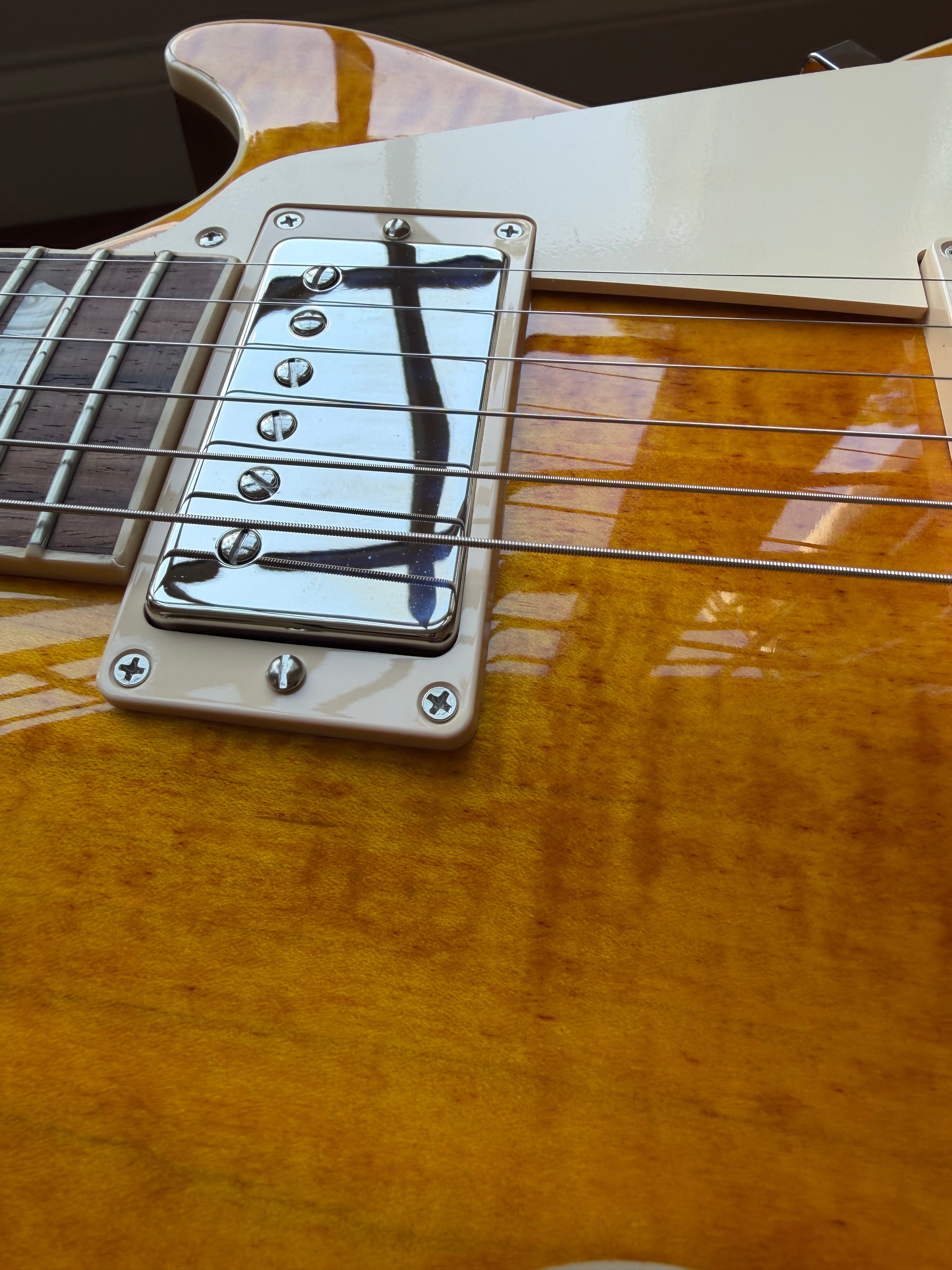 2026 Gibson Les Paul Standard 60s Figured Top - Honey Amber