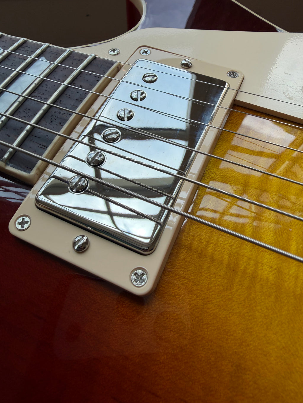 2025 Gibson Les Paul Standard 60s Figured Top - Iced Tea Burst