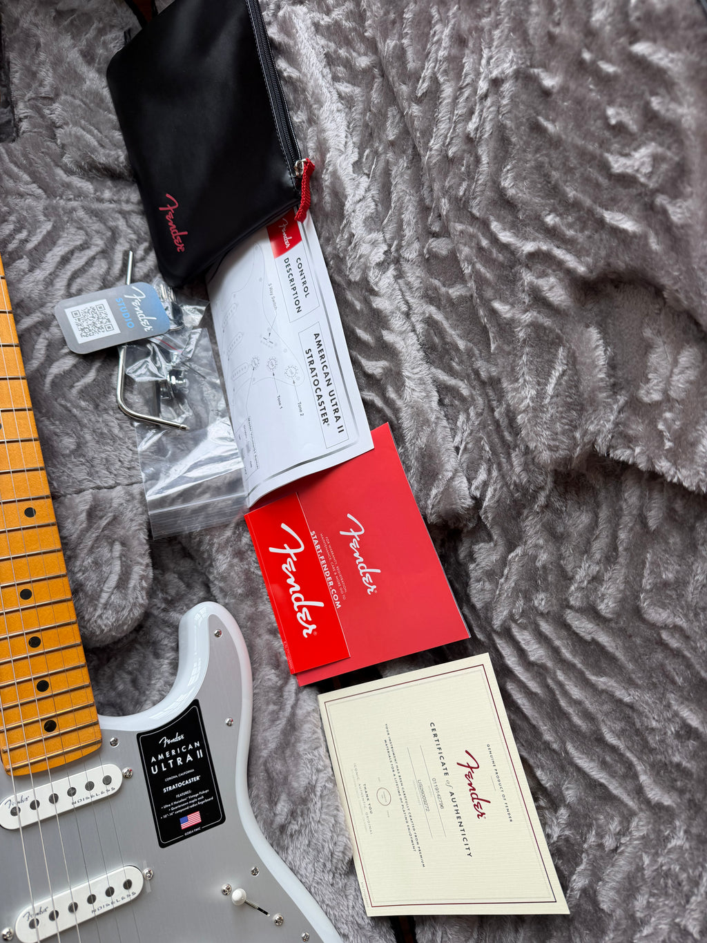 2026 Fender American Ultra II Stratocaster Maple - Avalanche White