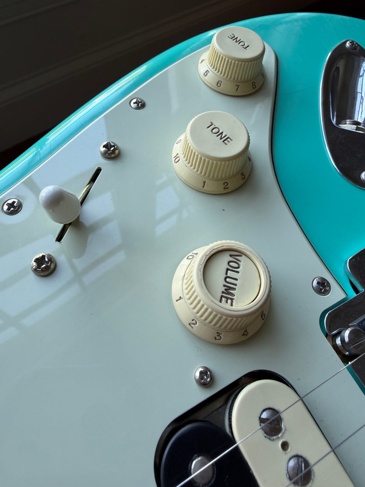 2025 Fender American Ultra Luxe Stratocaster Vintage 60s HSS - Sea Foam Green