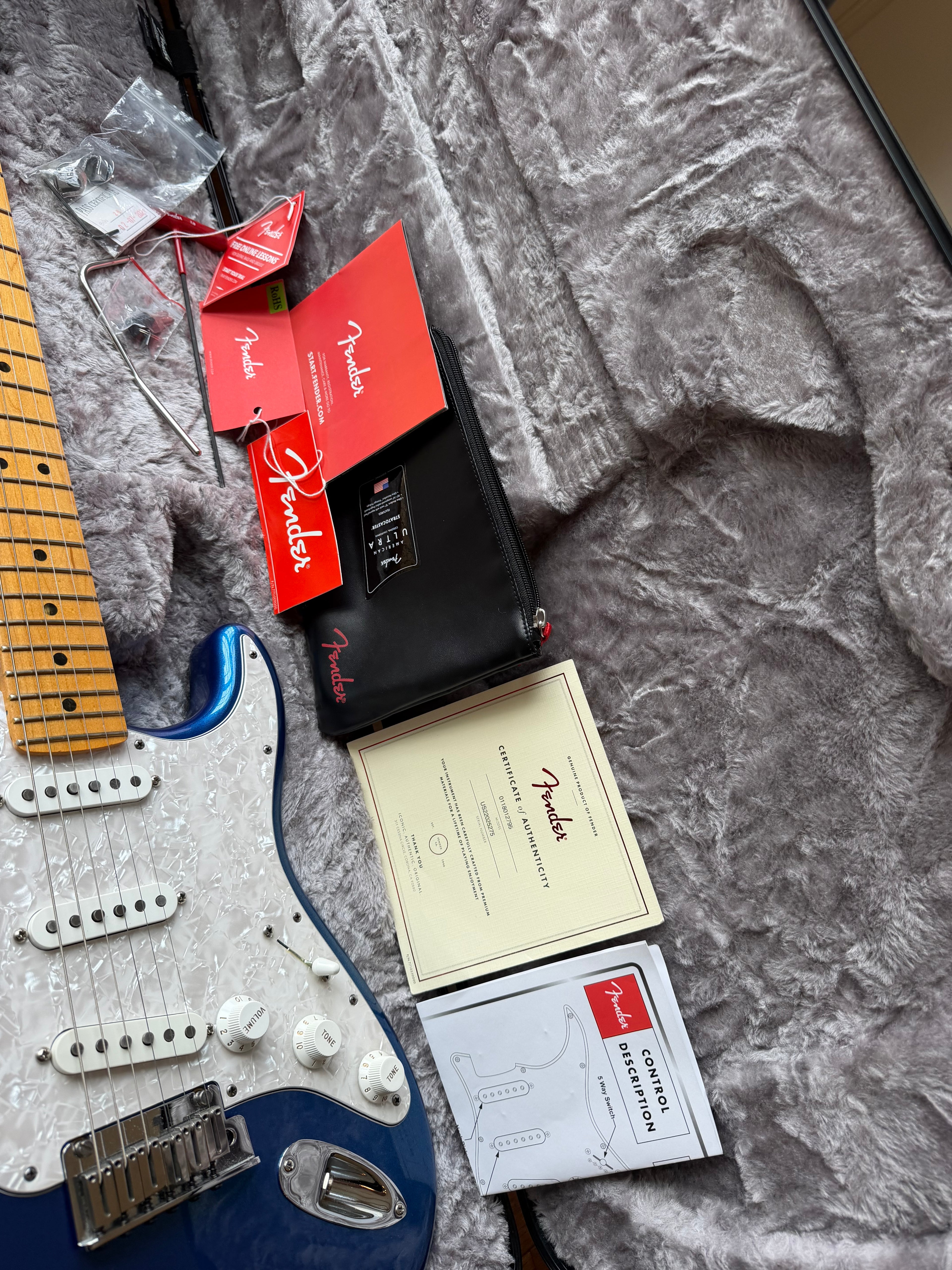2022 Fender American Ultra Stratocaster Maple Fretboard - Cobra Blue