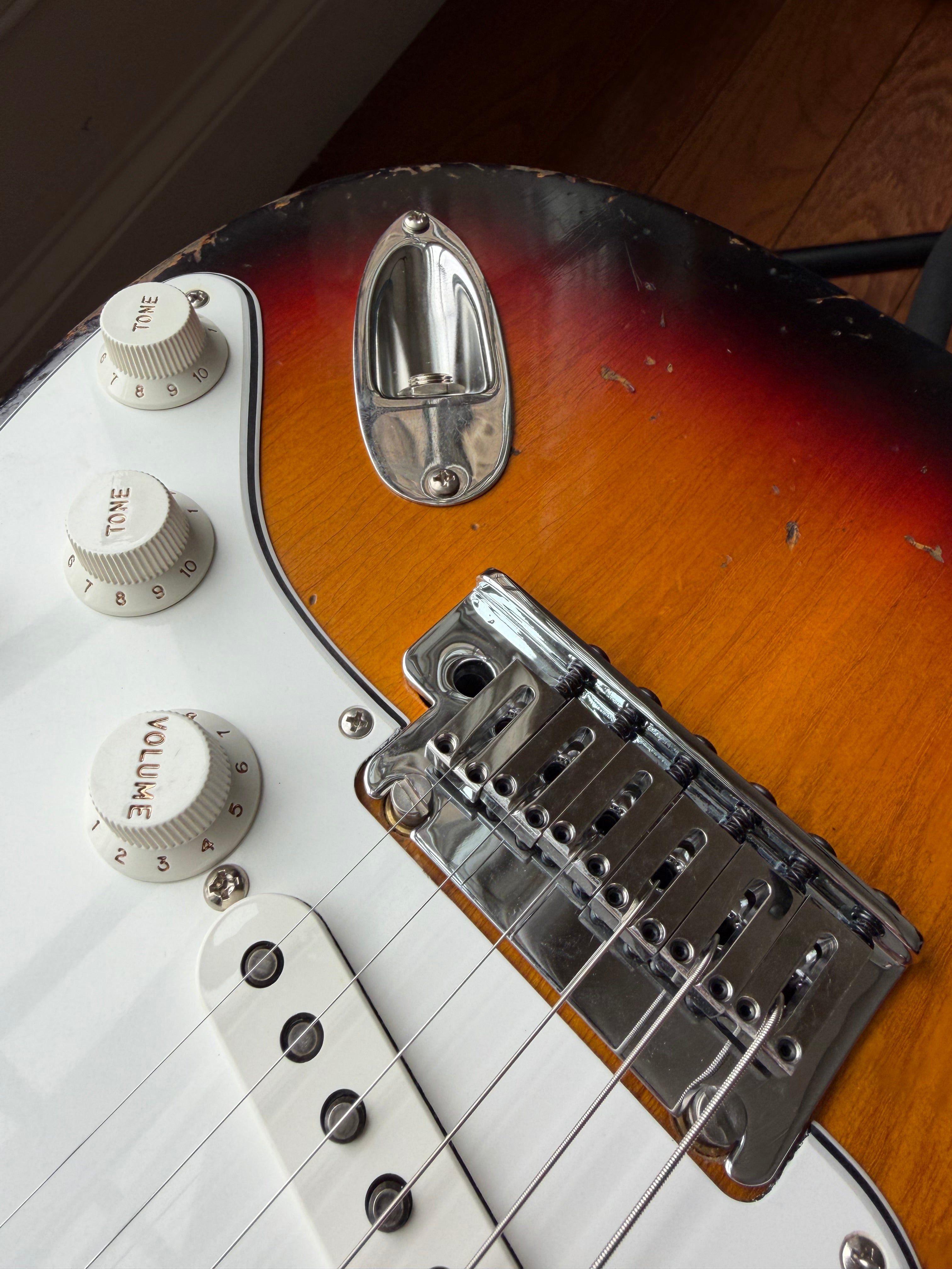 2026 Fender Custom Shop Stratocaster Custom Deluxe SR25 Heavy Relic - Aged 3 Color Sunburst - Image 15
