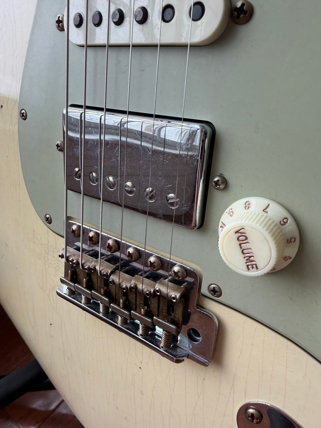 2026 Fender Custom Shop '62 Stratocaster HSS Heavy Relic - Vintage White - Image 5