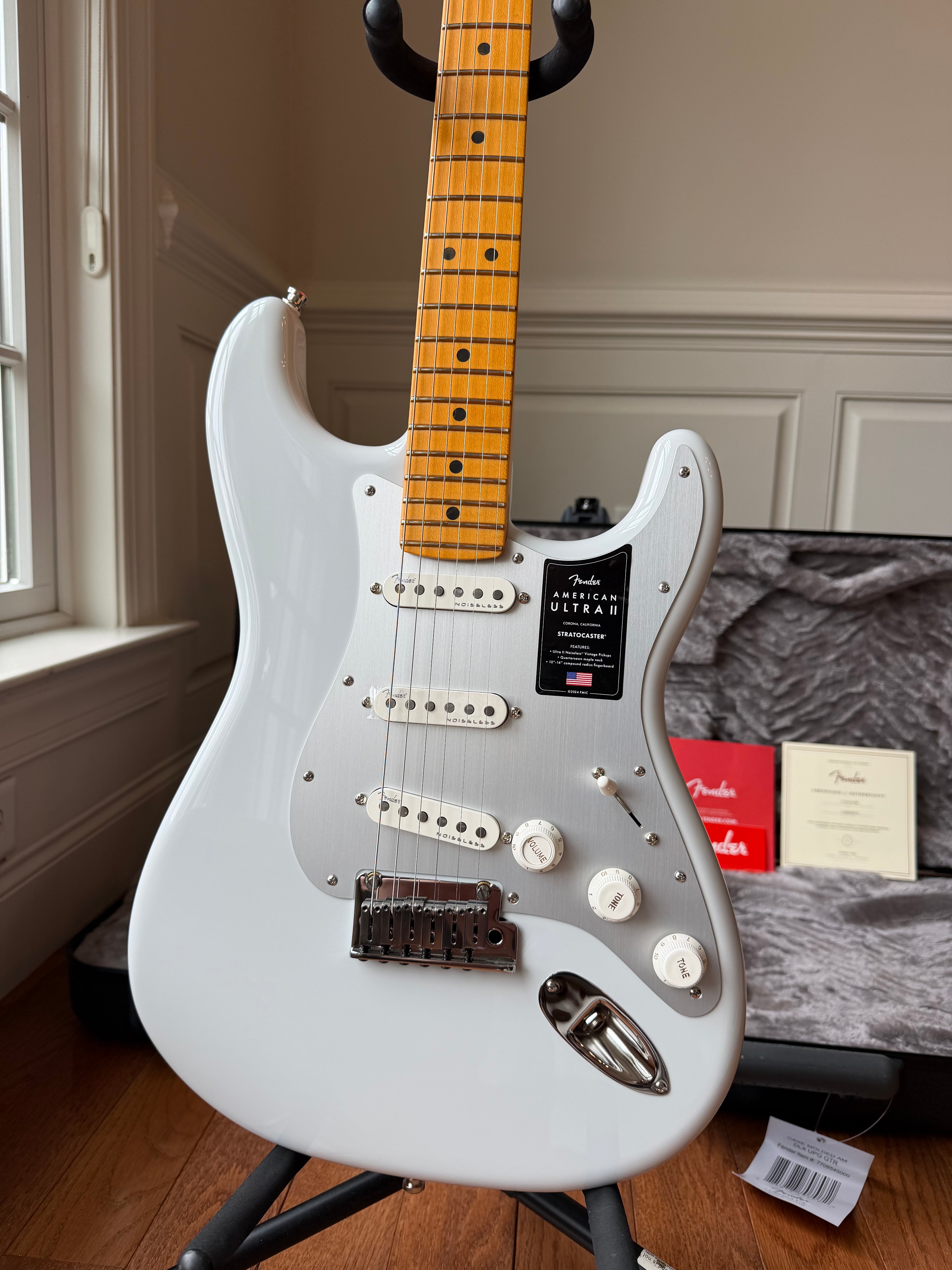 2026 Fender American Ultra II Stratocaster Maple - Avalanche White