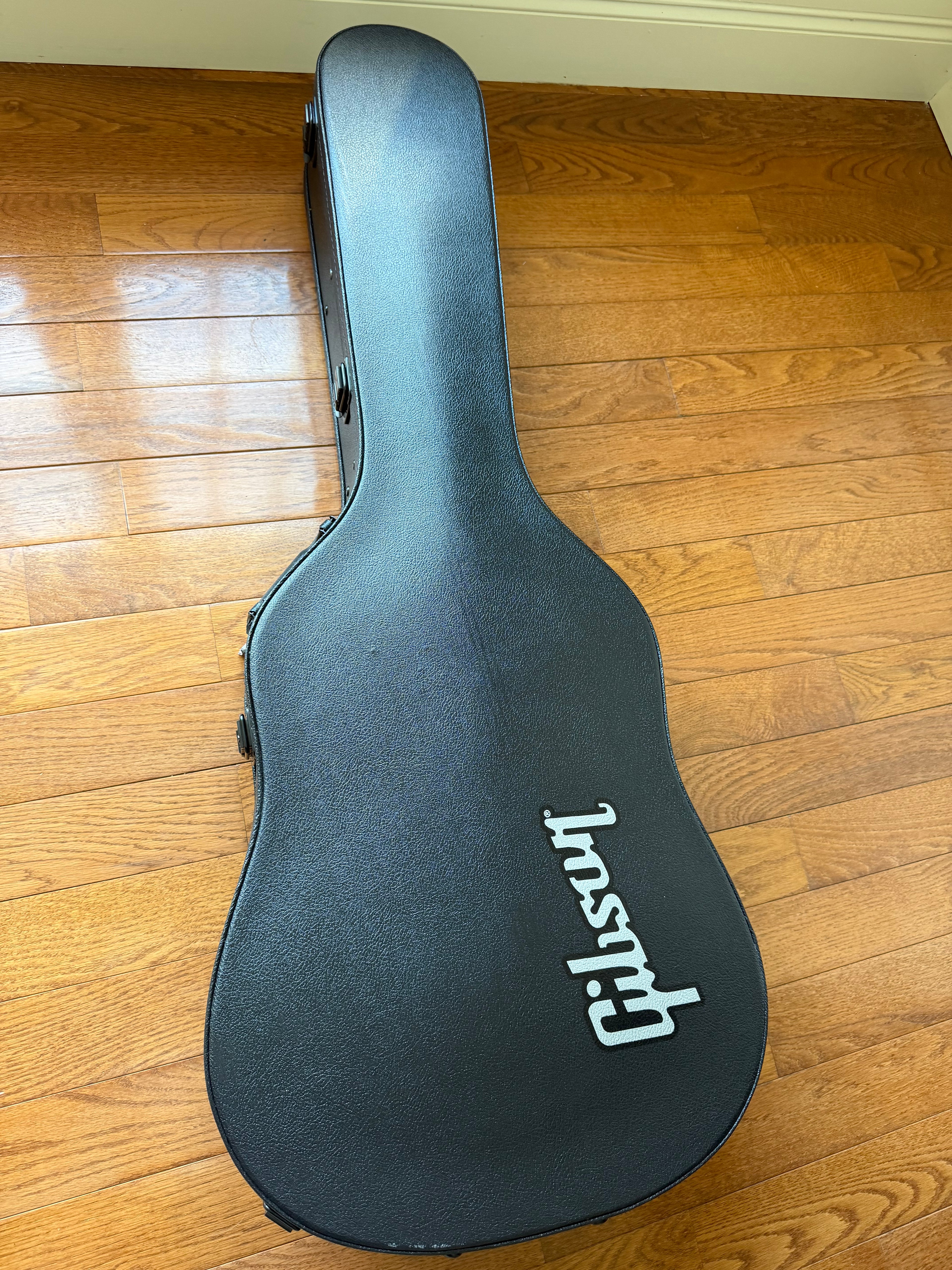2025 Gibson J-45 Standard - Vintage Sunburst