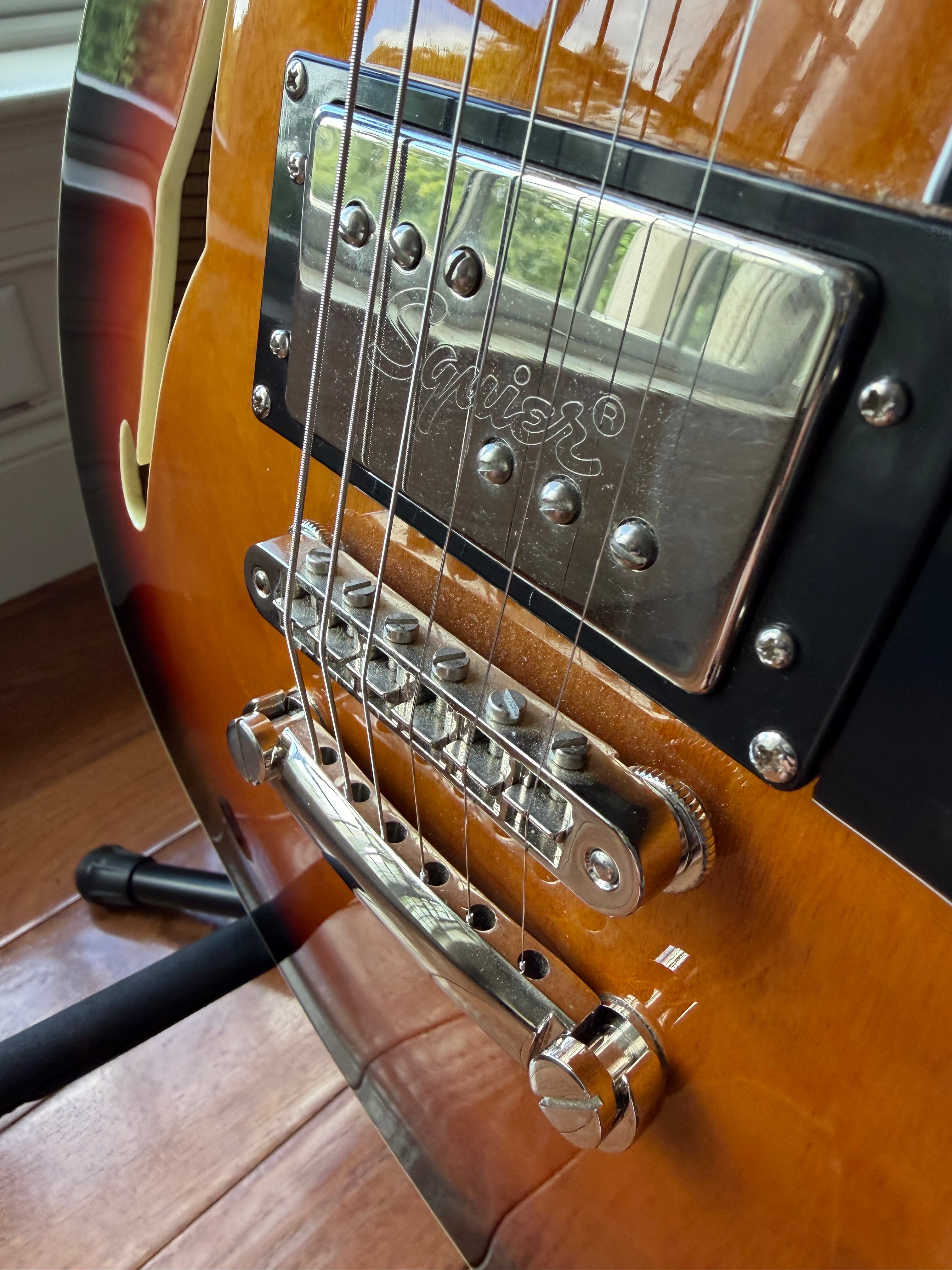 Squier Classic Vibe Starcaster - 3-Tone Sunburst