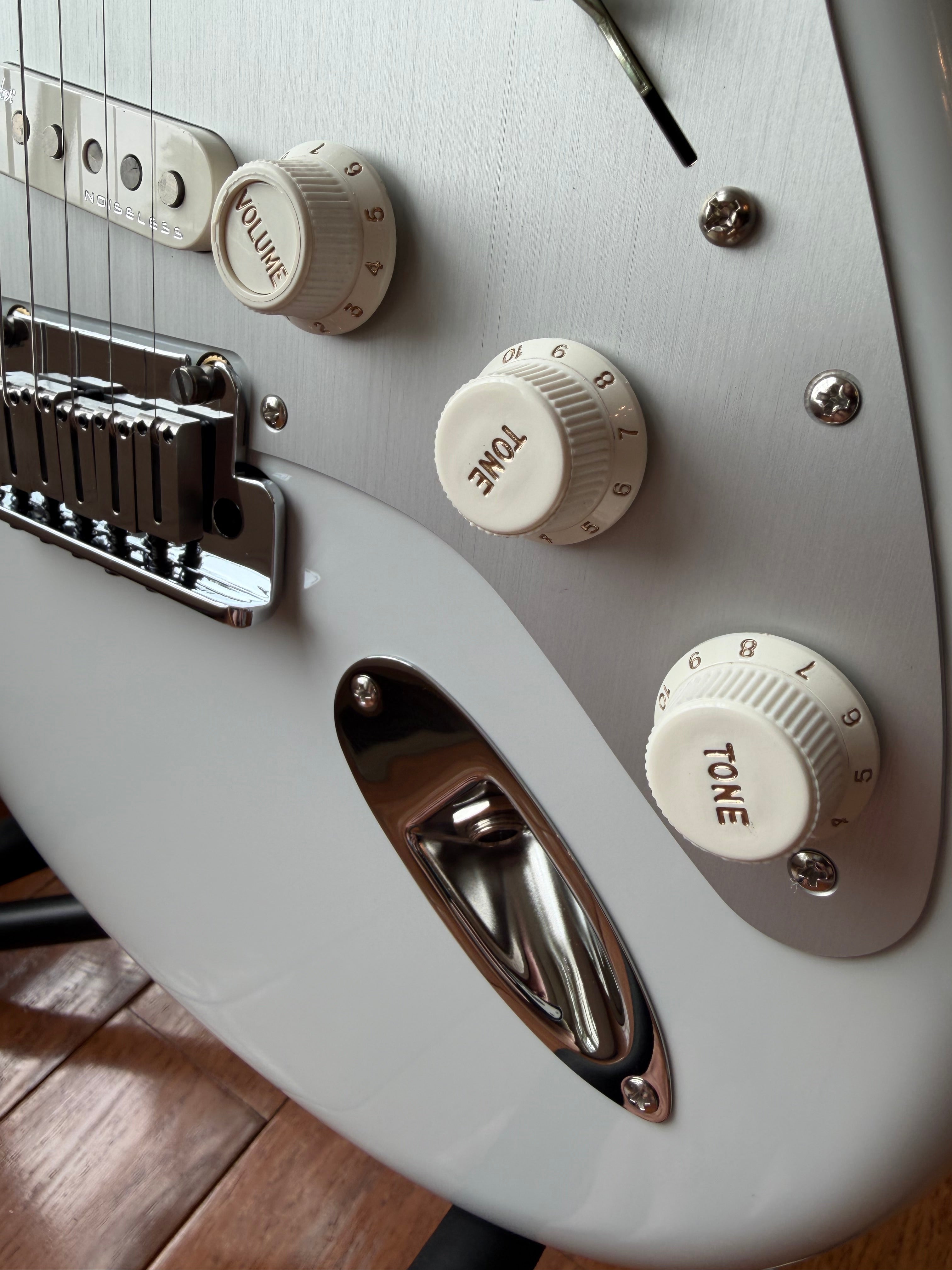 2026 Fender American Ultra II Stratocaster Maple - Avalanche White