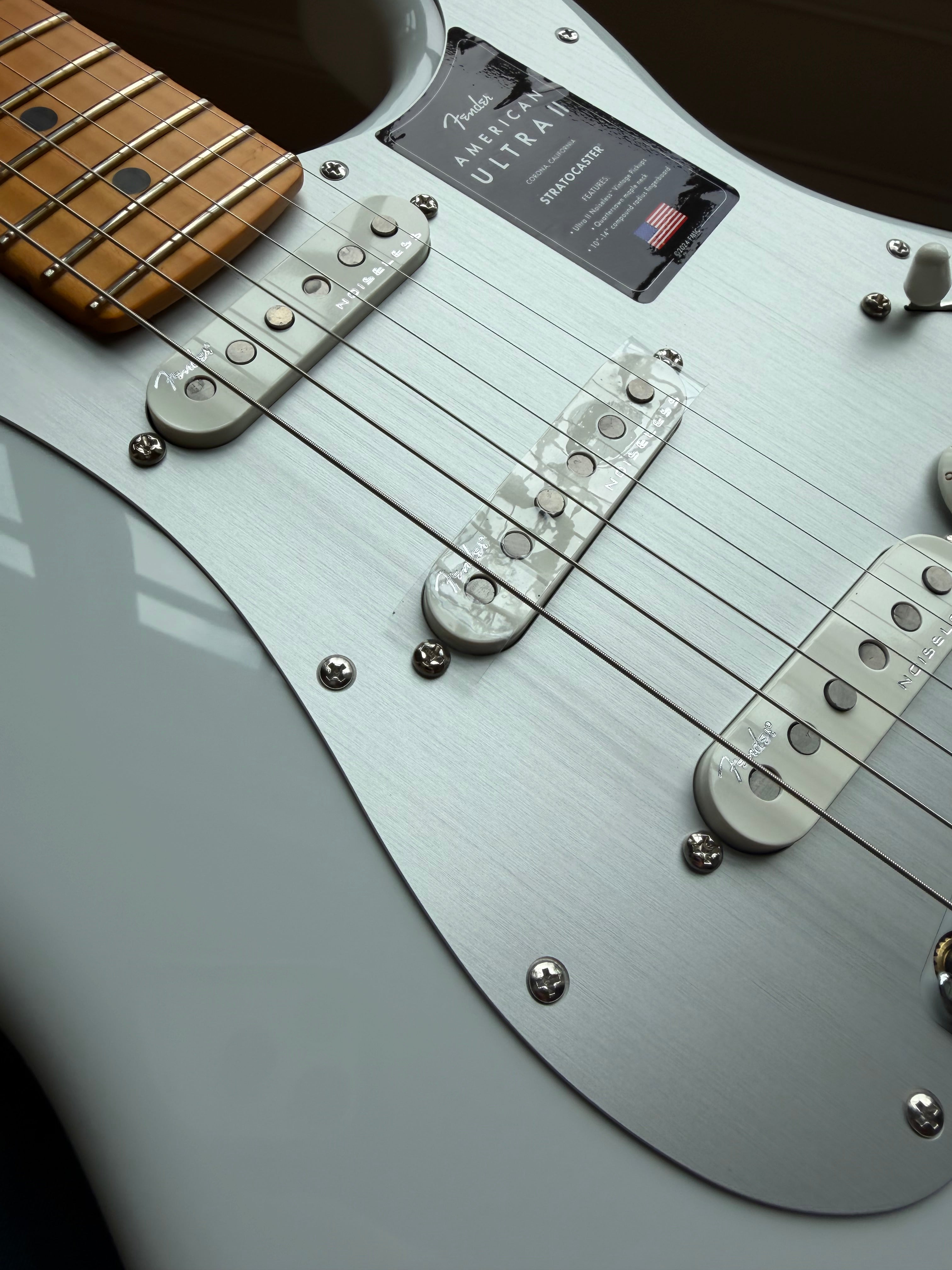 2026 Fender American Ultra II Stratocaster Maple - Avalanche White