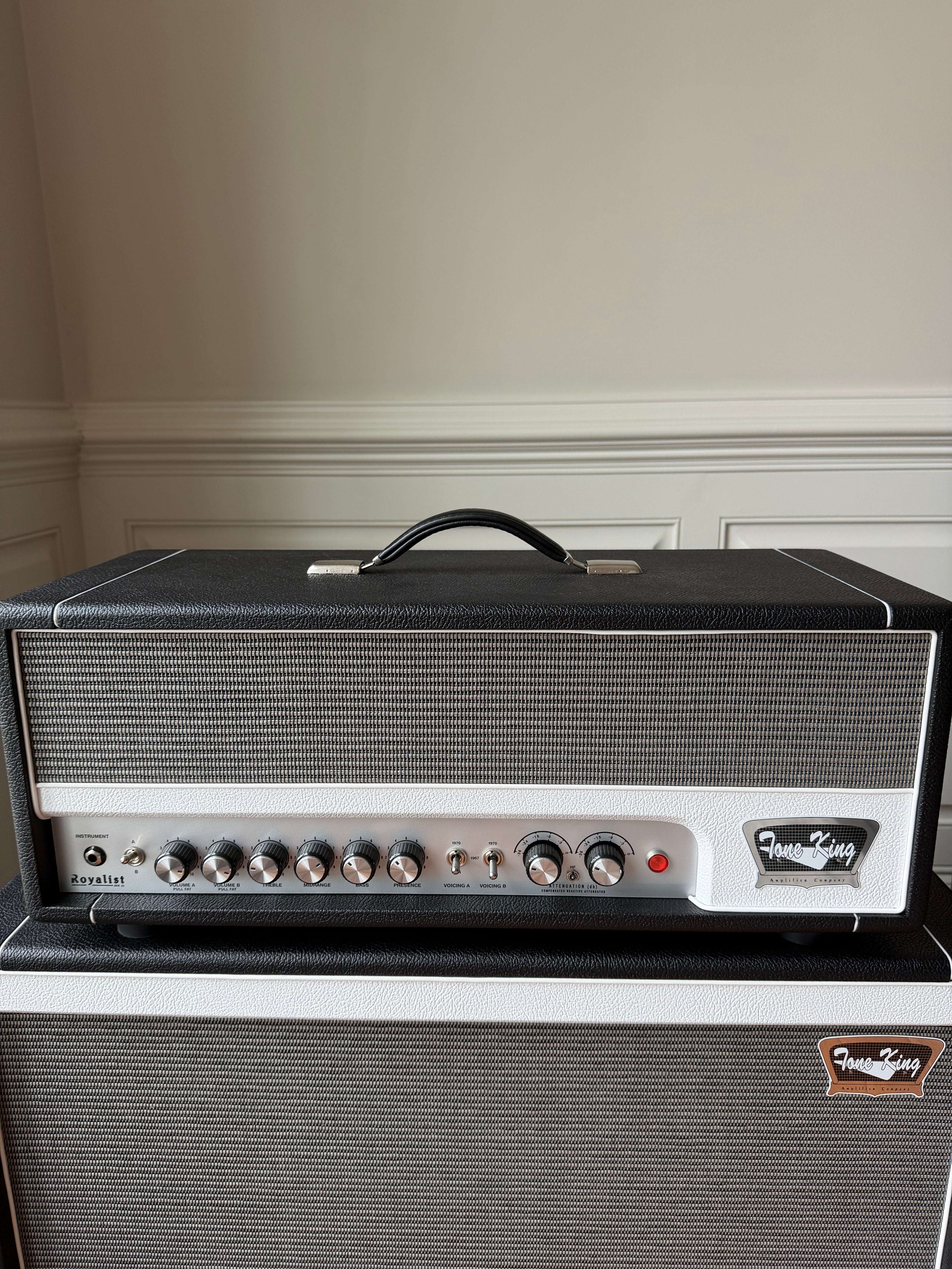 Tone King Royalist MKIII 40W Tube Amplifier Head with 2 x 12-inch 120W Closed-back Cab - Black - Image 2