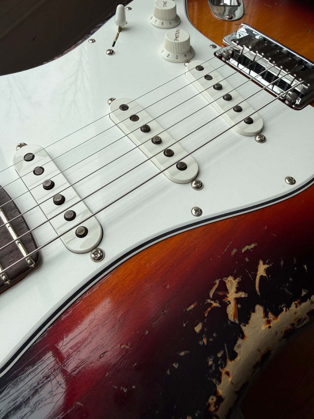 2026 Fender Custom Shop Stratocaster Custom Deluxe SR25 Heavy Relic - Aged 3 Color Sunburst - Image 14