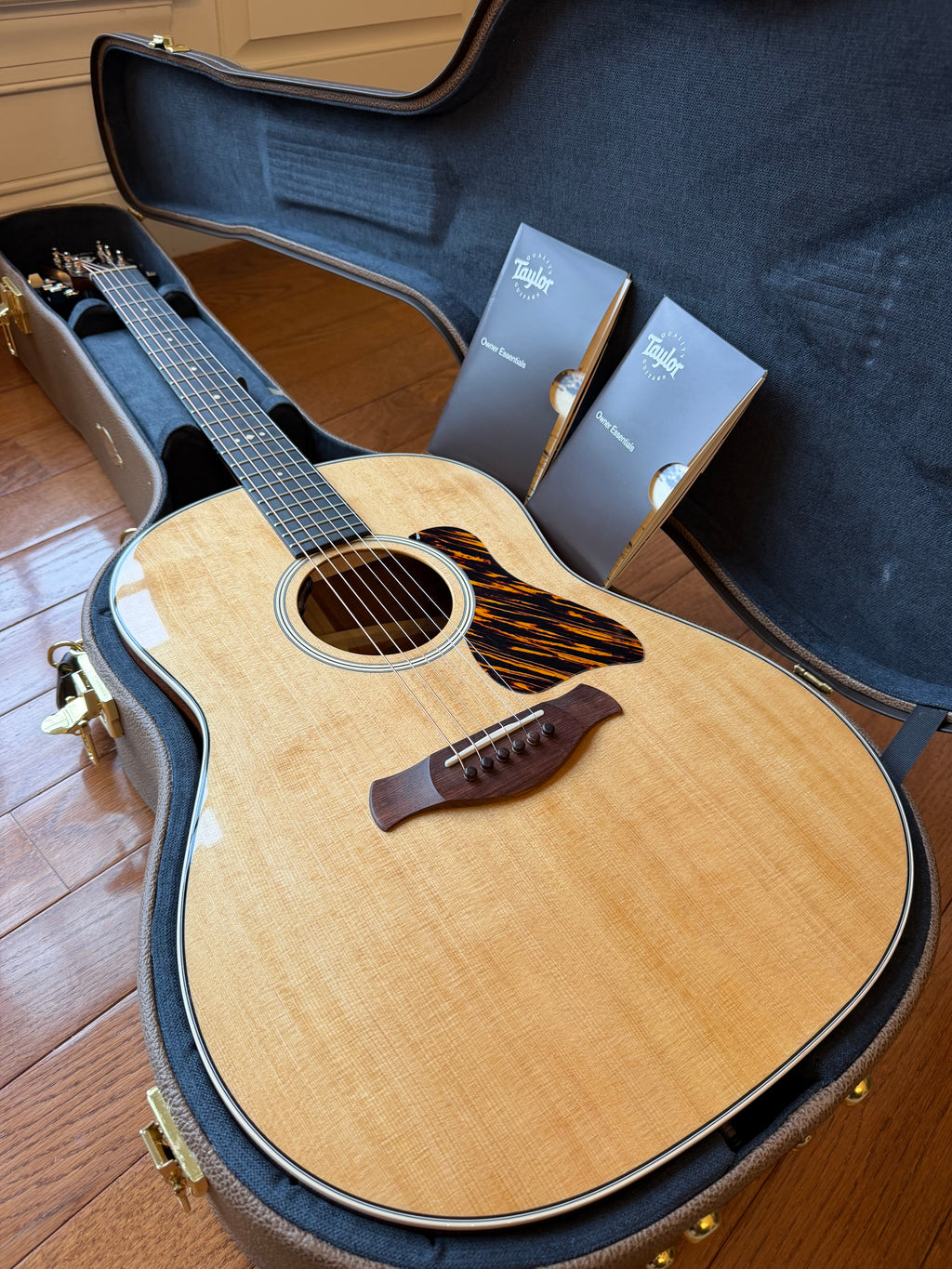 2025 Taylor 517e Gold Label Acoustic Electric Guitar