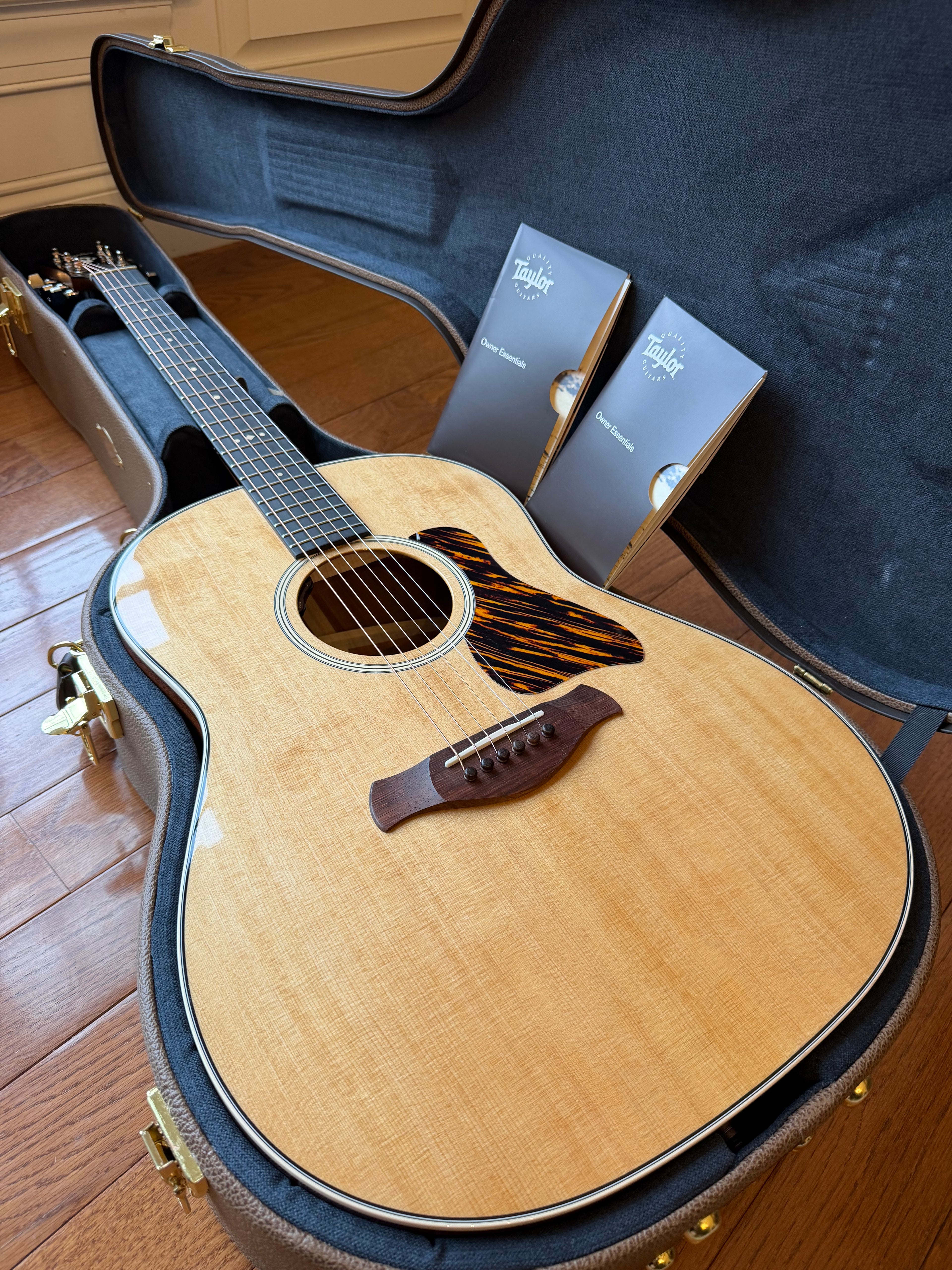 2025 Taylor 517e Gold Label Acoustic Electric Guitar
