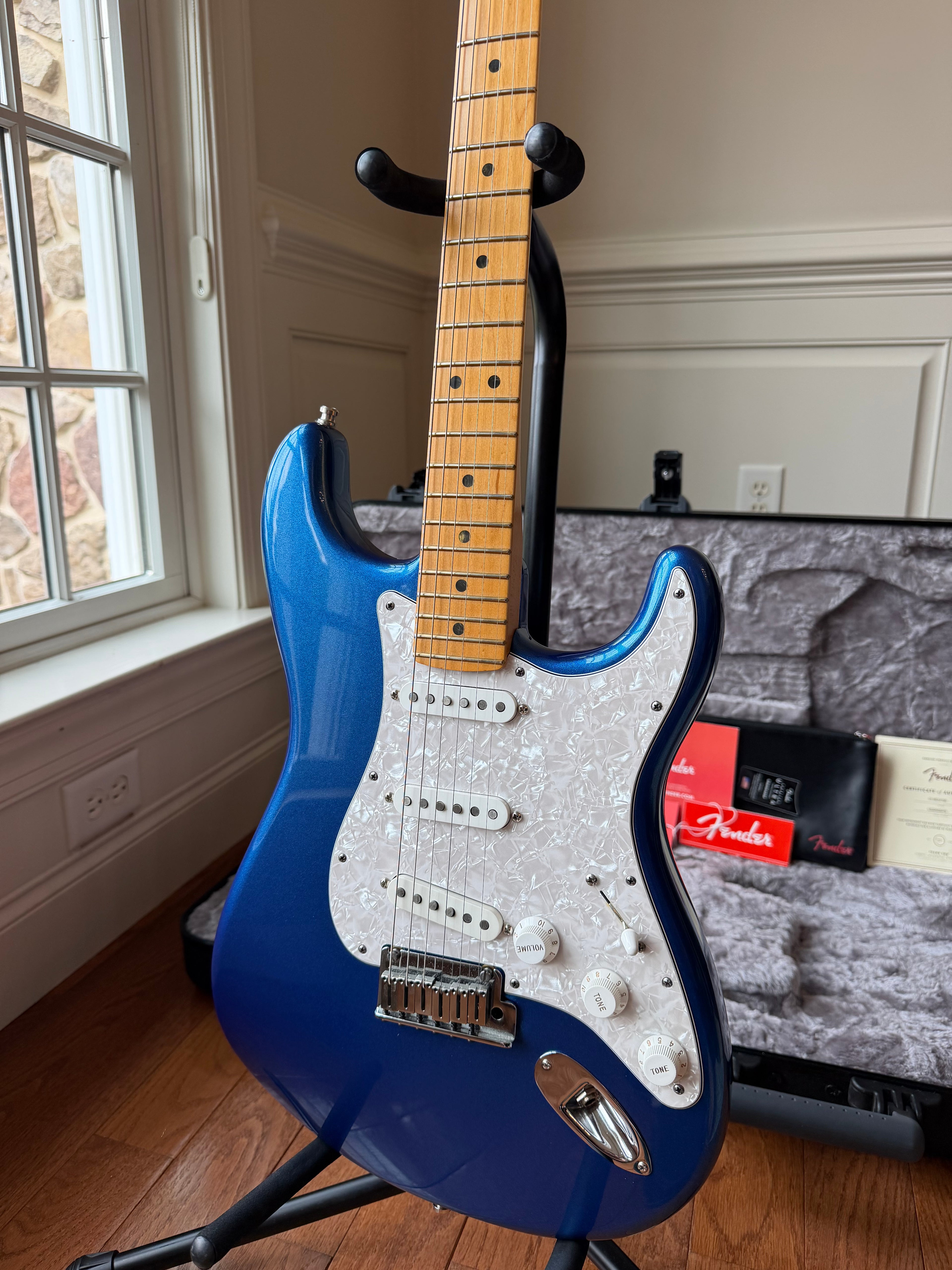 2022 Fender American Ultra Stratocaster Maple Fretboard - Cobra Blue
